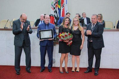 Câmara concede título de cidadão honorário a Luiz Carlos Motta