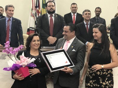 Pastora Glória recebe homenagem na Câmara