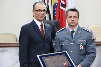 Capitão Anderson Ferreira recebe reconhecimento público