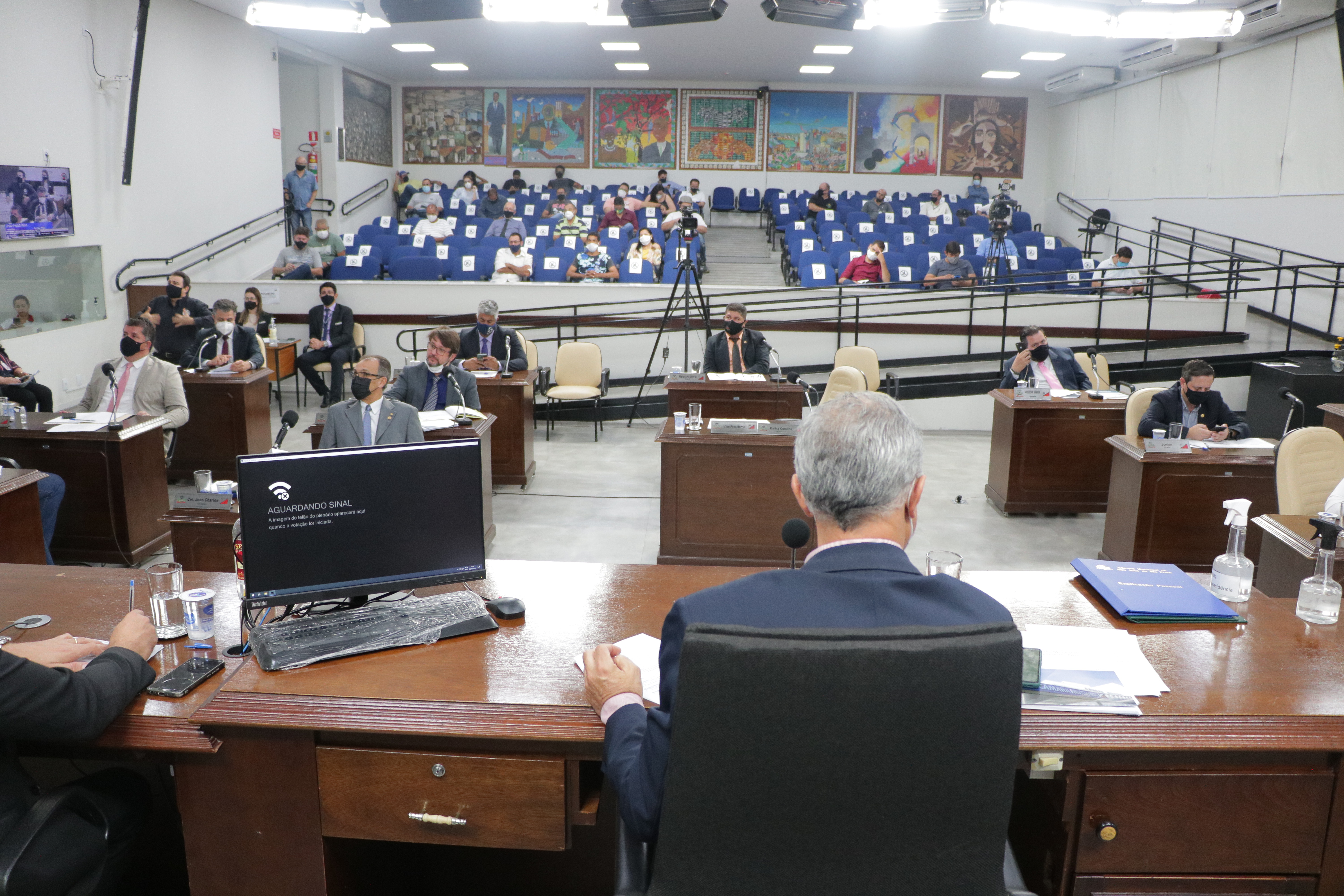 População acompanha votação do projeto de renovação do transporte