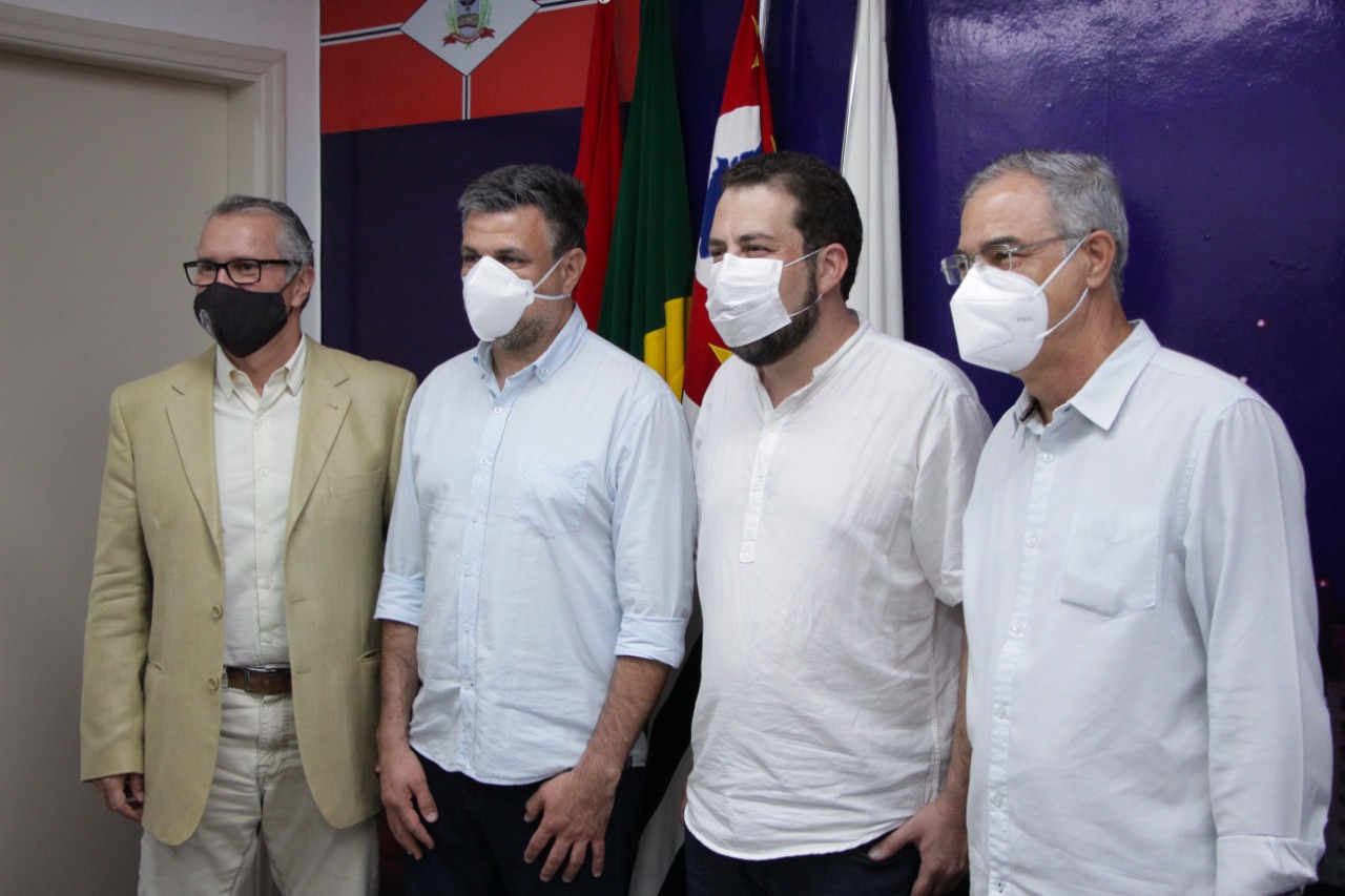 Pupo, Rillo, Boulos e Pedro Roberto, após reunião do Parlamento Regional, no gabinete da presidência