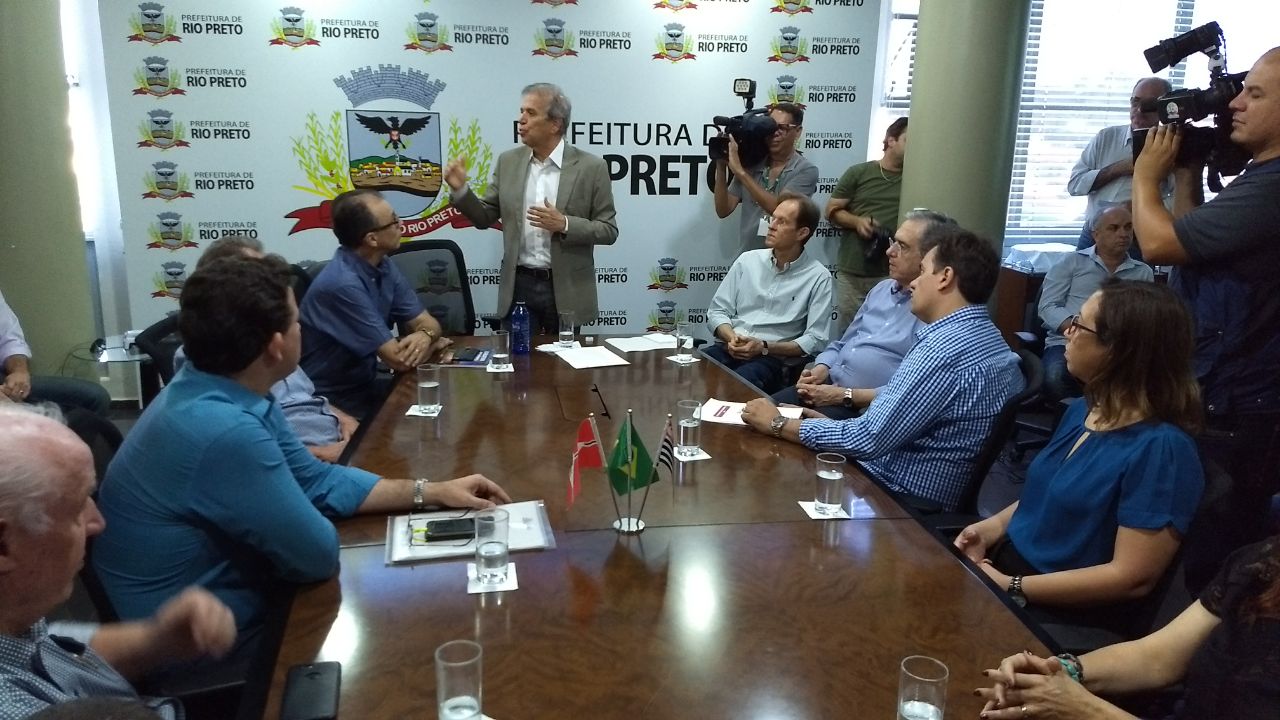 Vereadores e secretários acompanham lançamento da Conjuntura