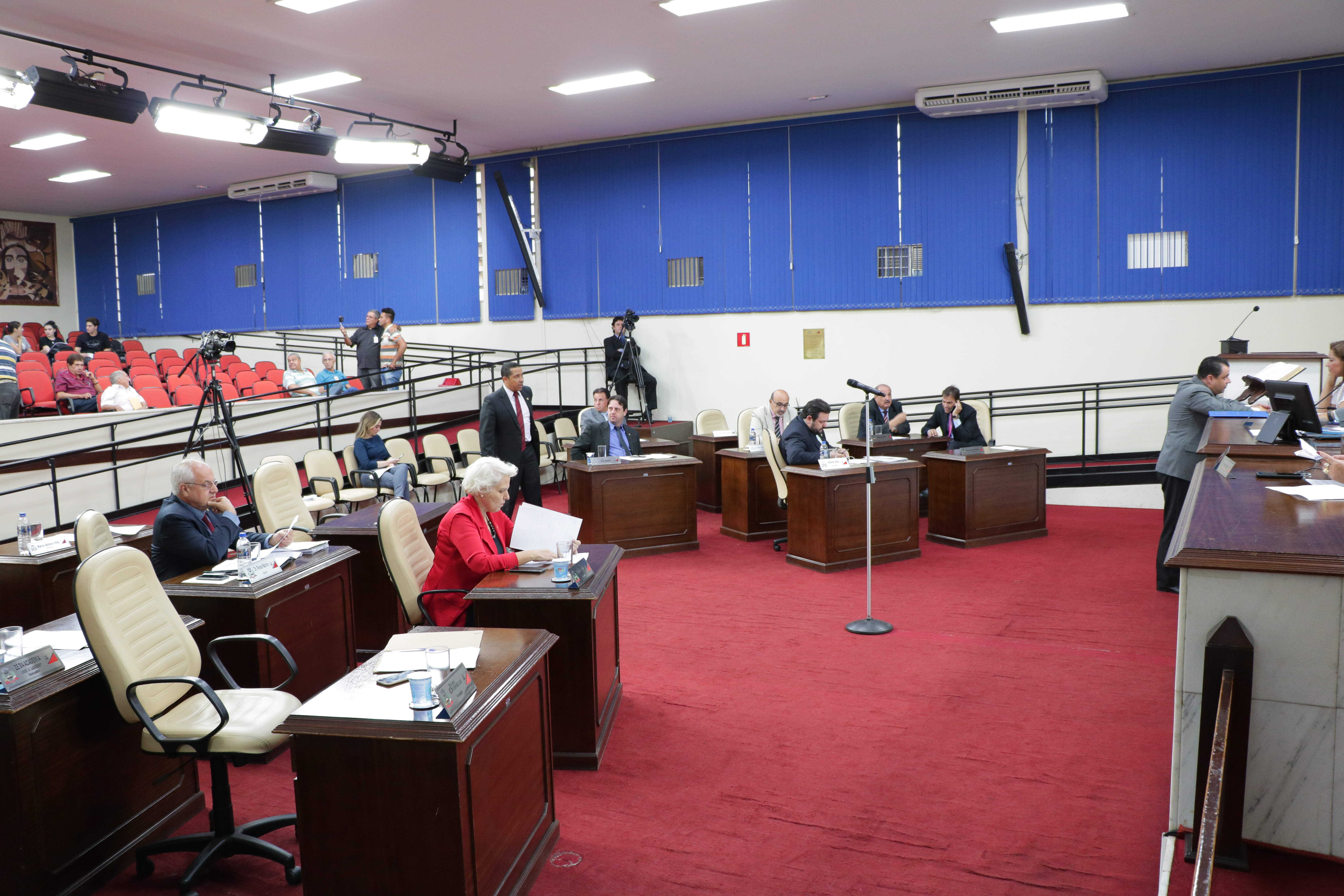 Vereadores votam dez projetos, seis em regime de urgência