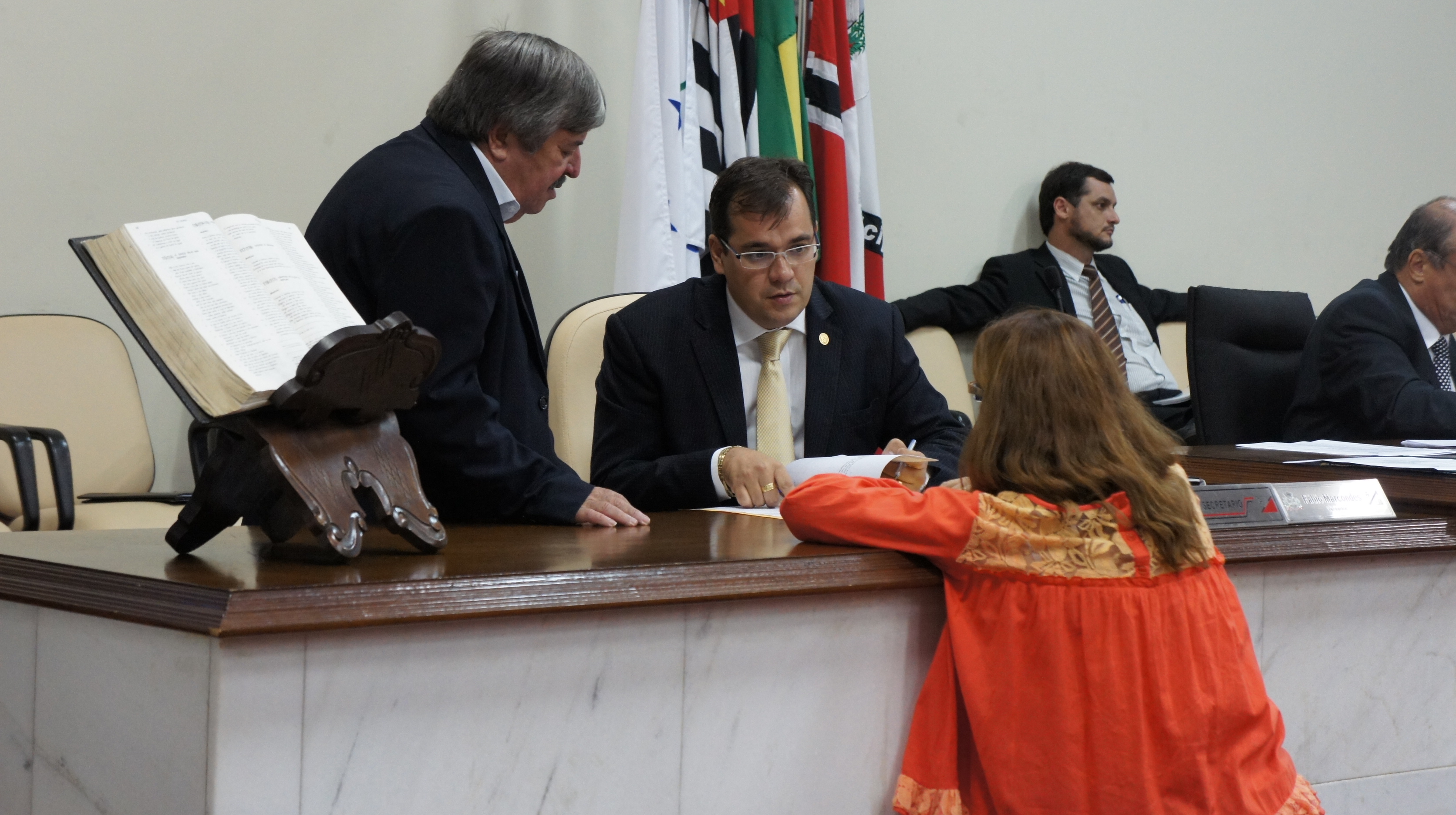 Projeto que prorroga licença maternidade volta em segunda discussão