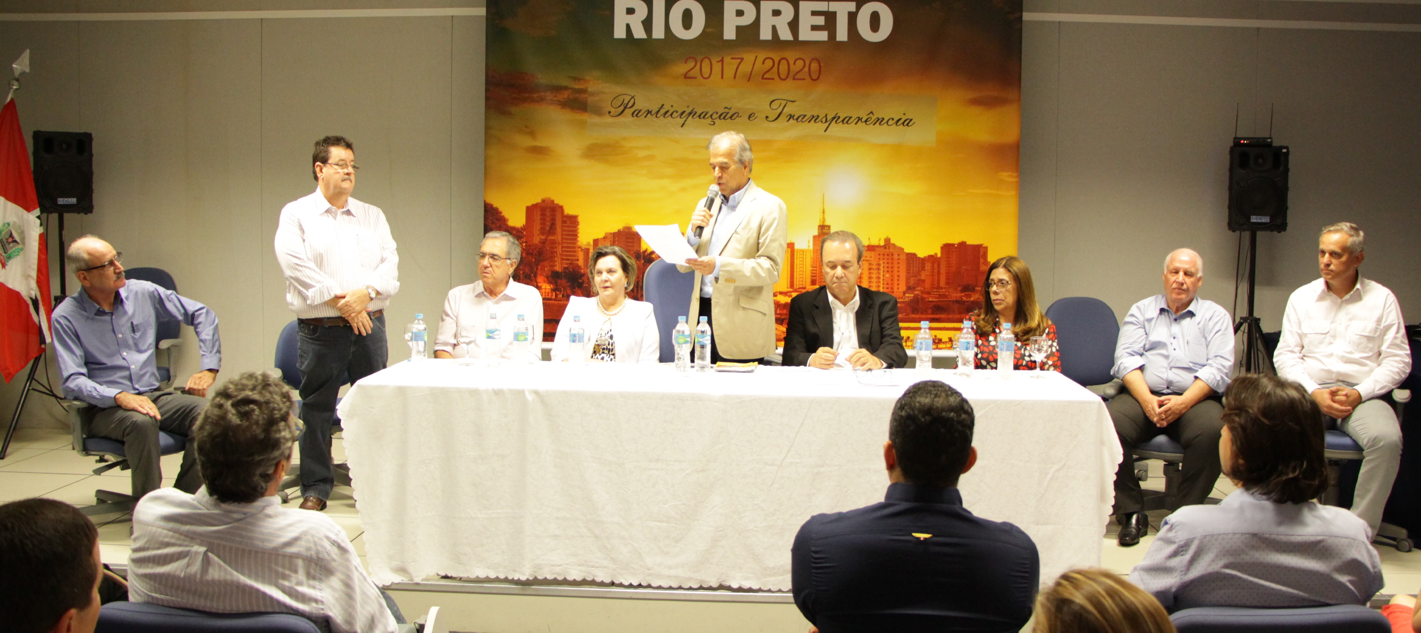Edinho durante anúncio dos primeiros secretários de seu governo