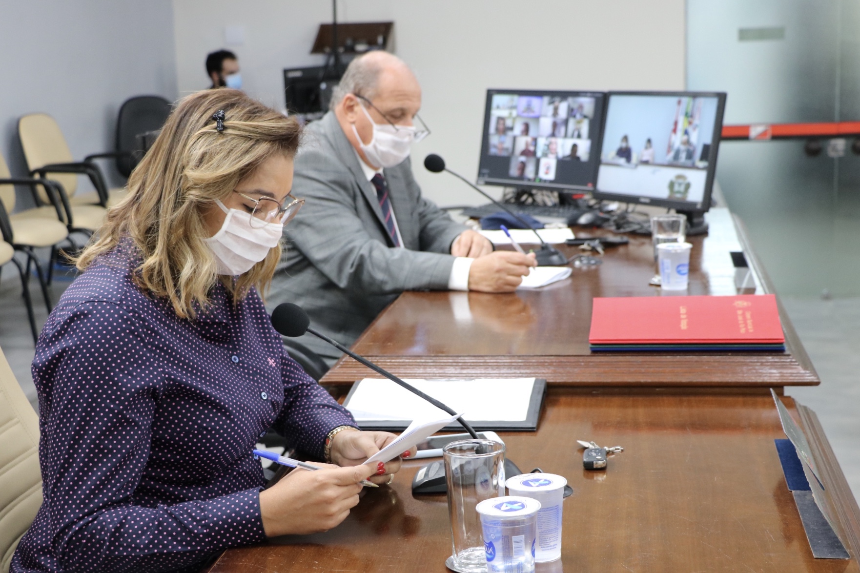 As sessões ordinárias contam com a participação remota dos vereadores como medida de proteção durante a pandemia da Covid-19. Apenas a mesa diretora comparece presencialmente.