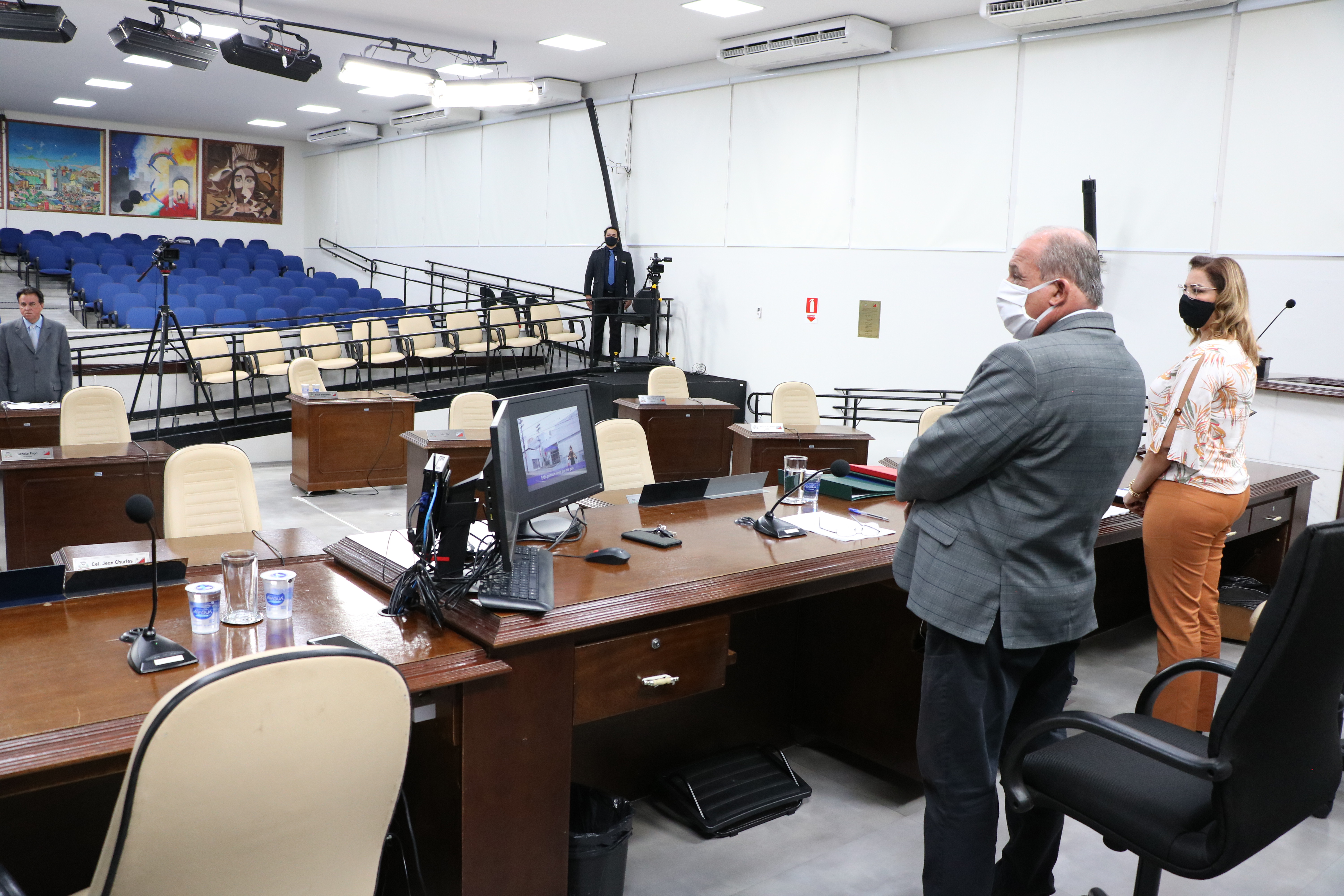 Apenas mesa diretora participa de sessão do plenário