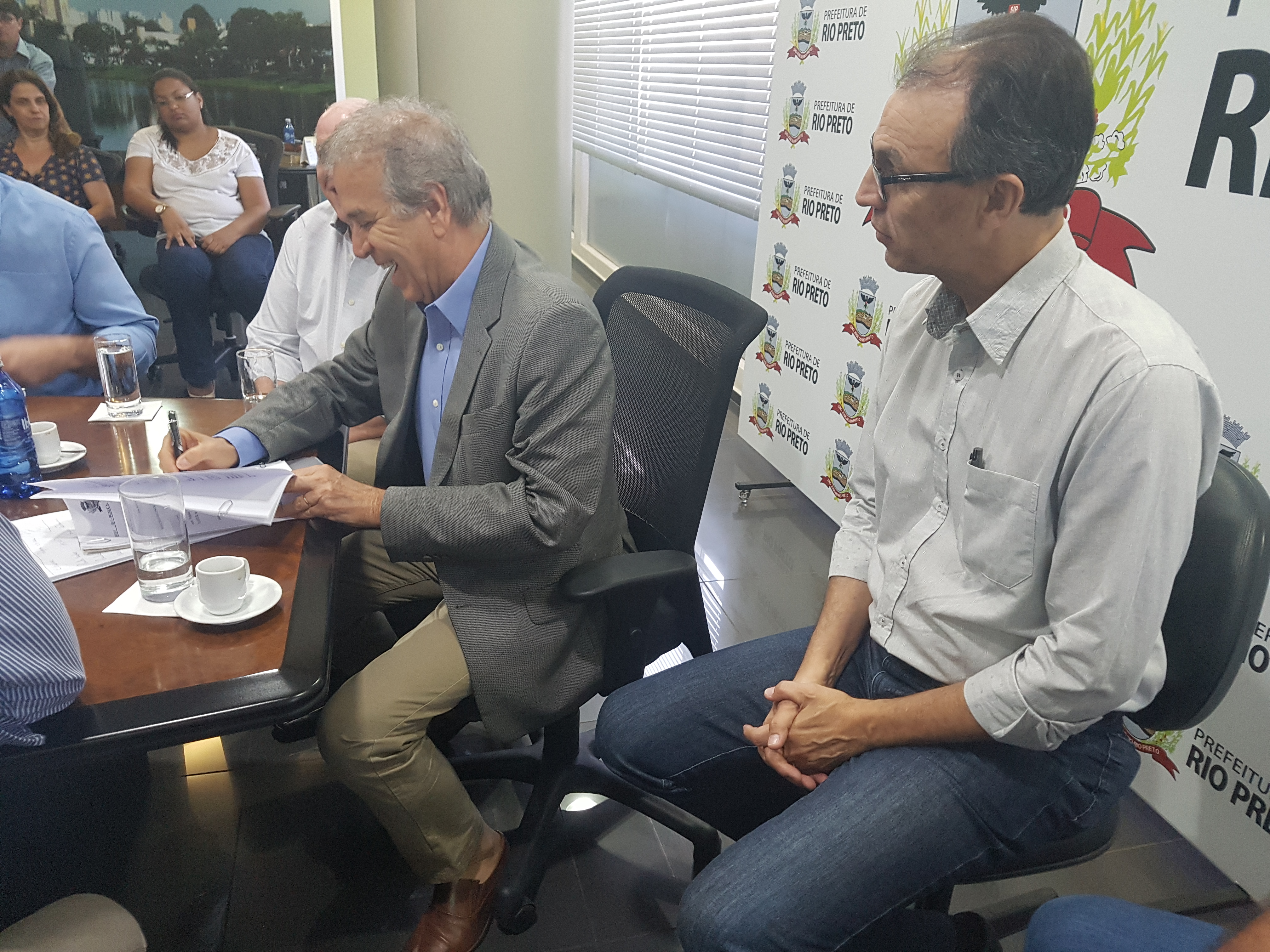Entrega foi acompanhada por autoridades locais e regionais