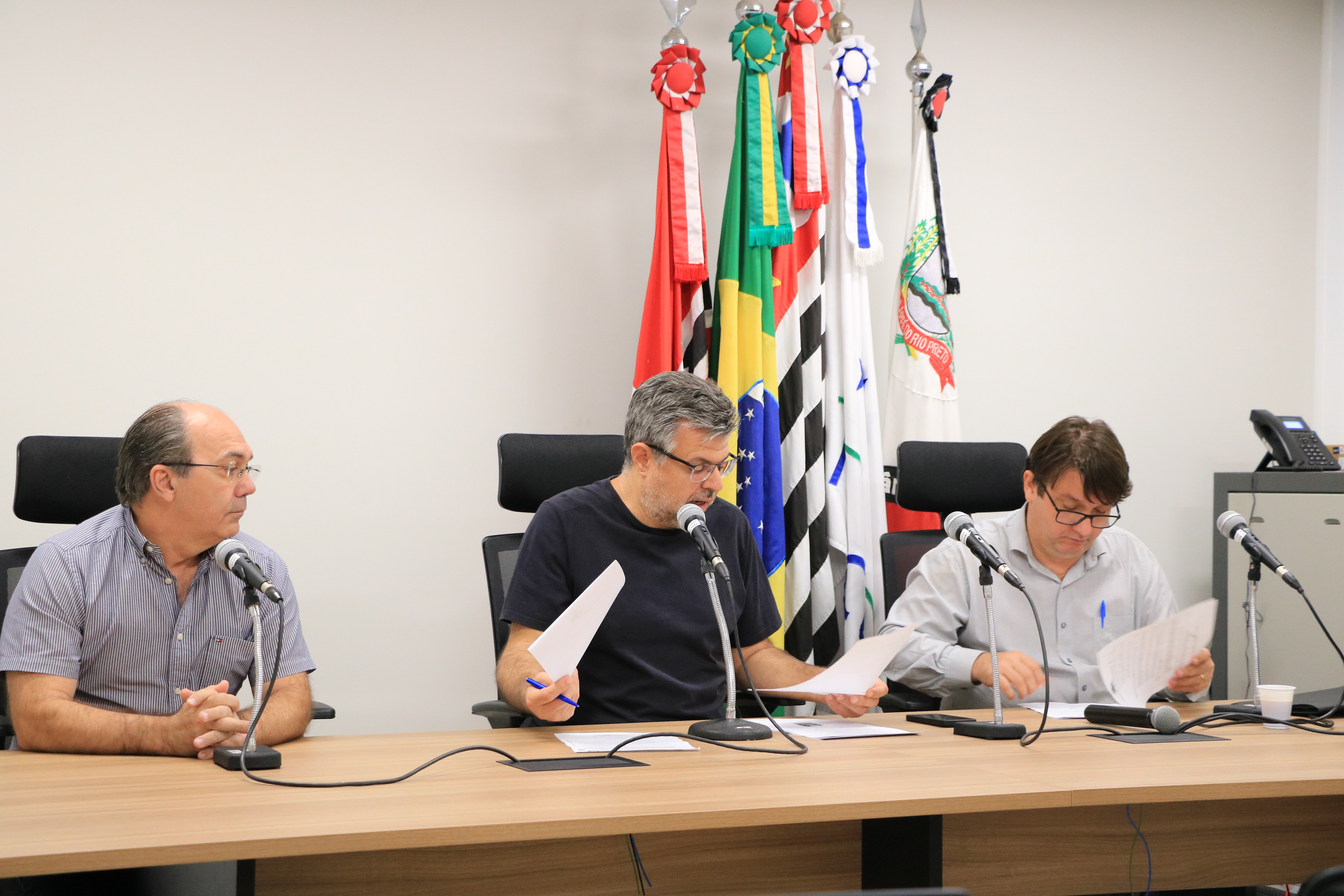 Reunião aconteceu no auditório da Câmara