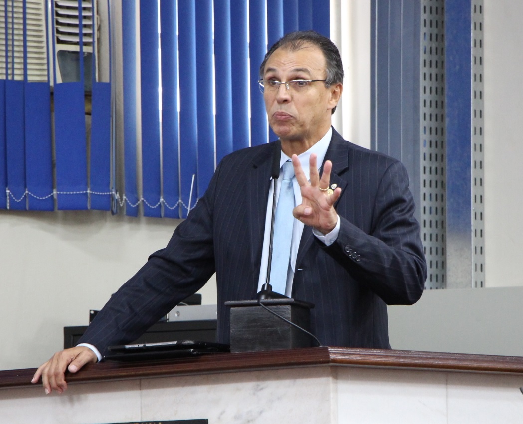 Jean Charles conseguiu incorporar cinco emendas ao projeto dos 'sujões'
