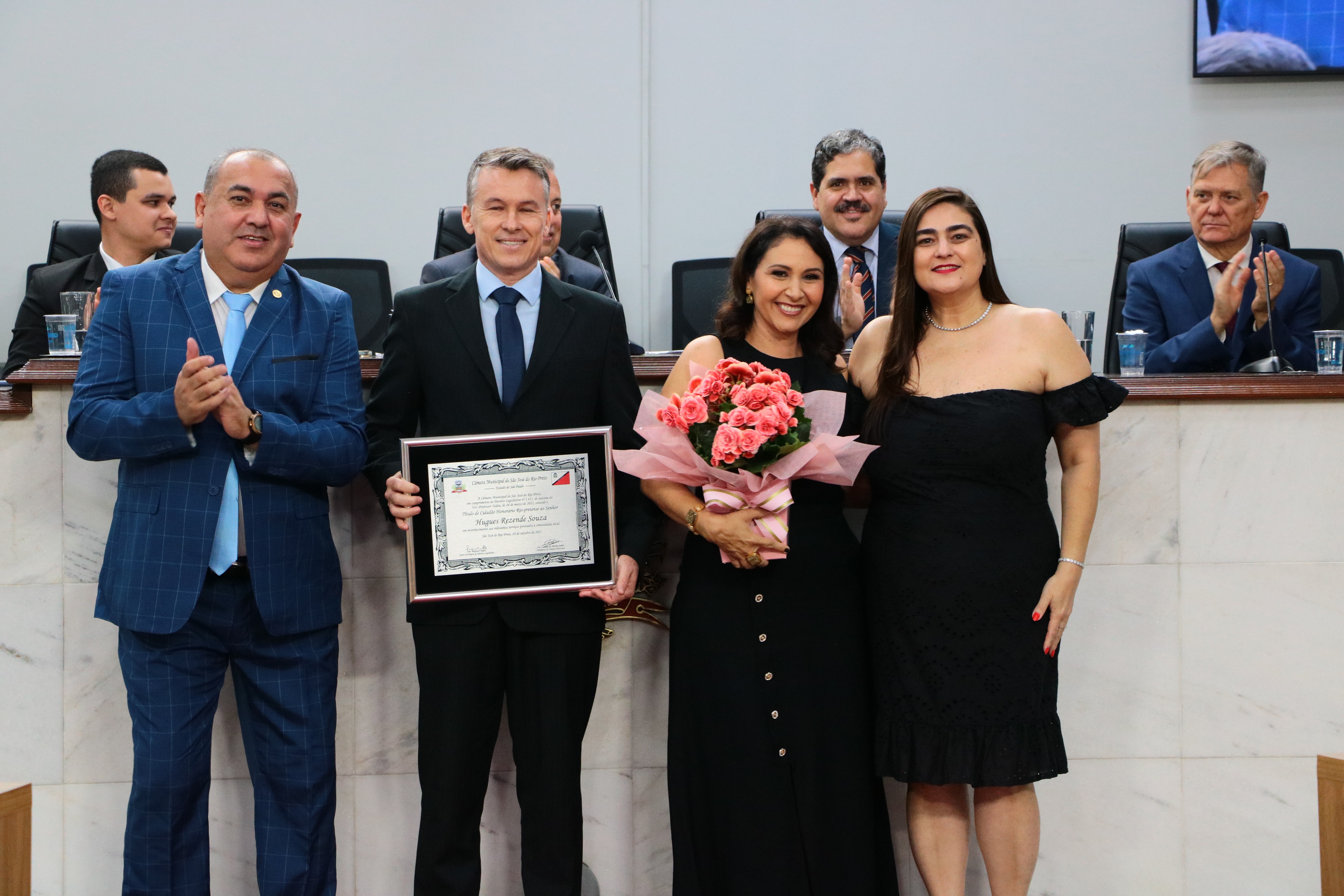 Hugues Rezende é homenageado em sessão solene na Câmara