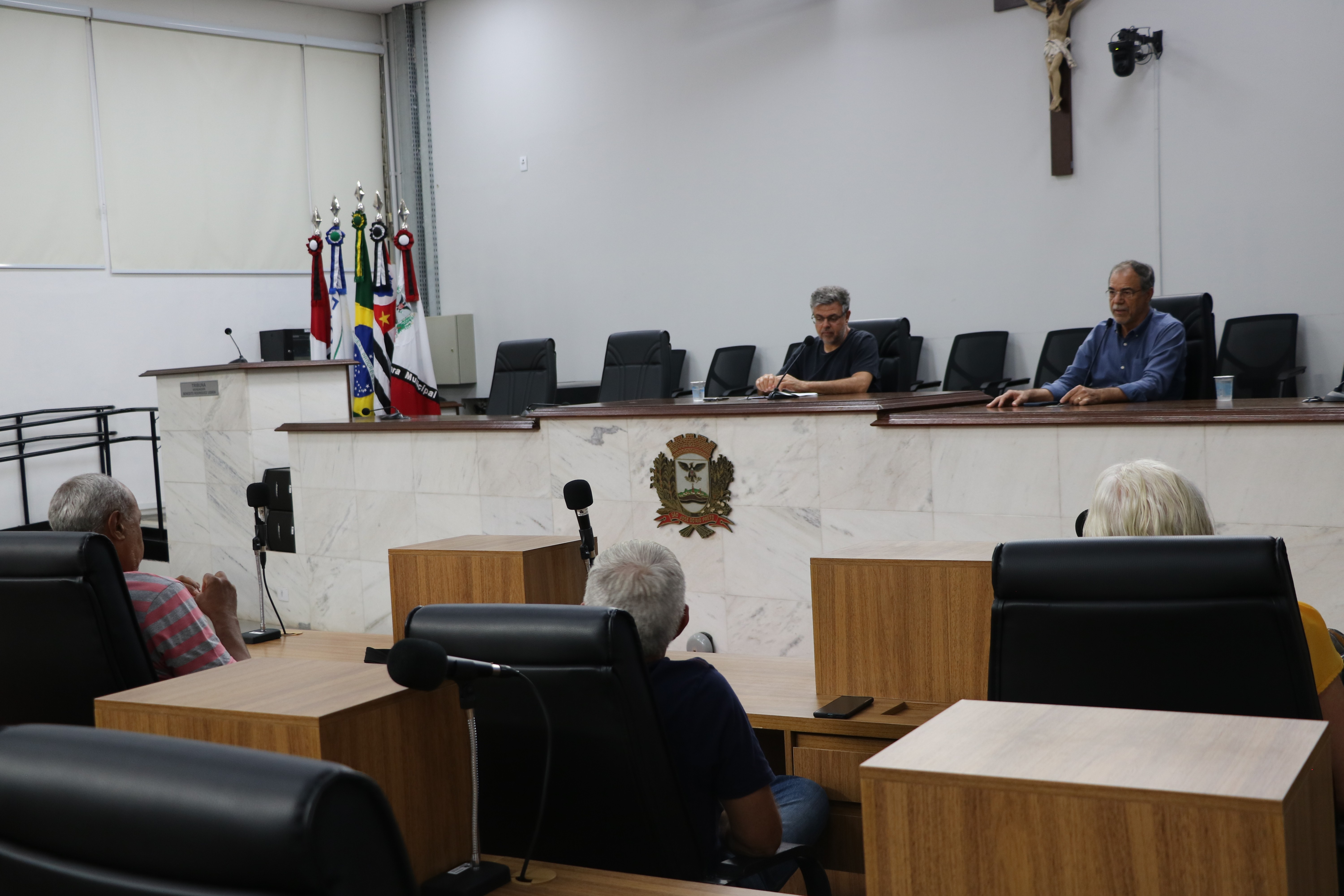 Ausência de rede de esgoto em loteamentos regularizados é tema de audiência