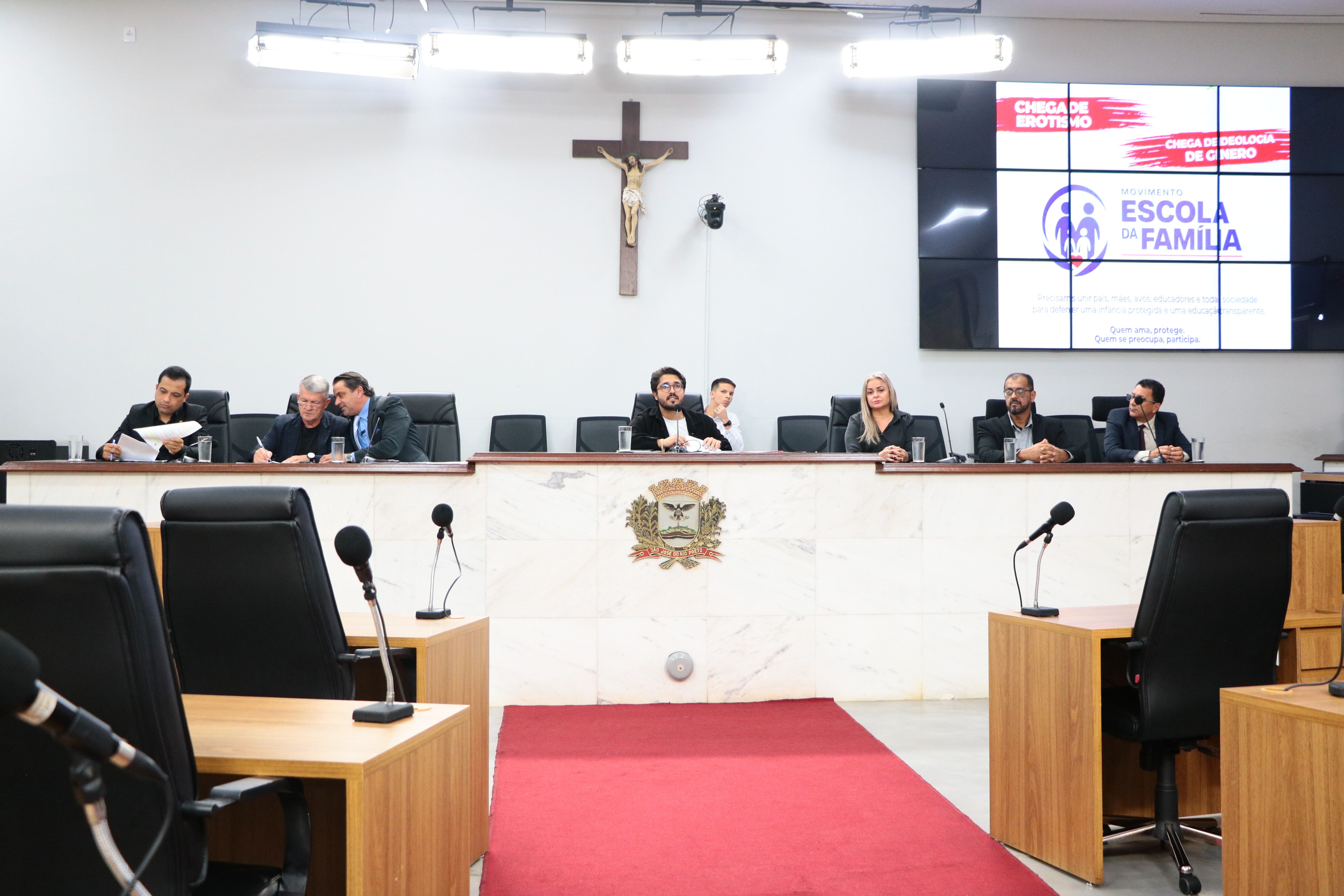 Audiência debate projeto que institui programa "Escola da família"