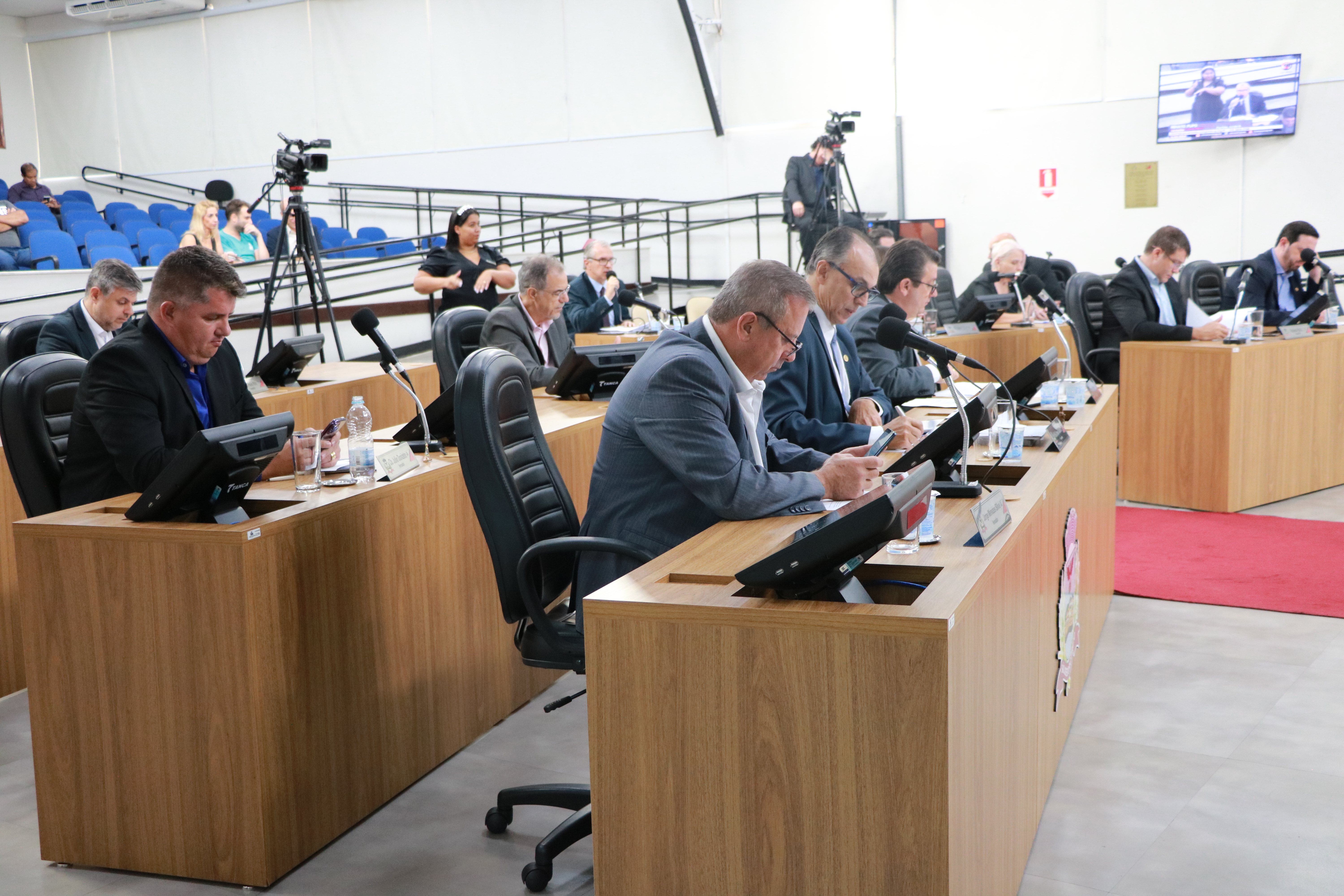 Vereadores durante a 13ª sessão ordinária de 2024