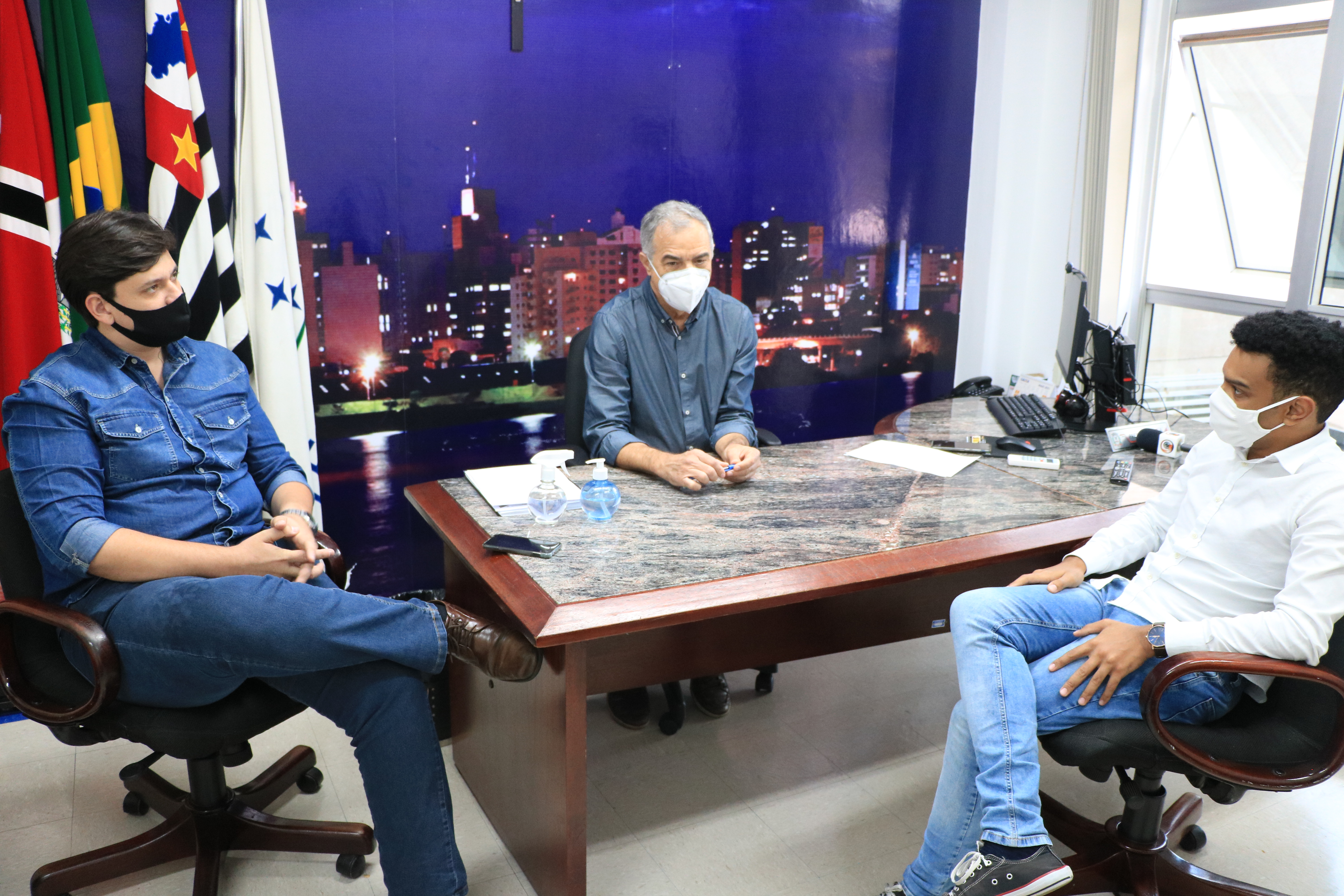 Holiday visitou presidente da Câmara de Rio Preto e apresentou proposta de lei