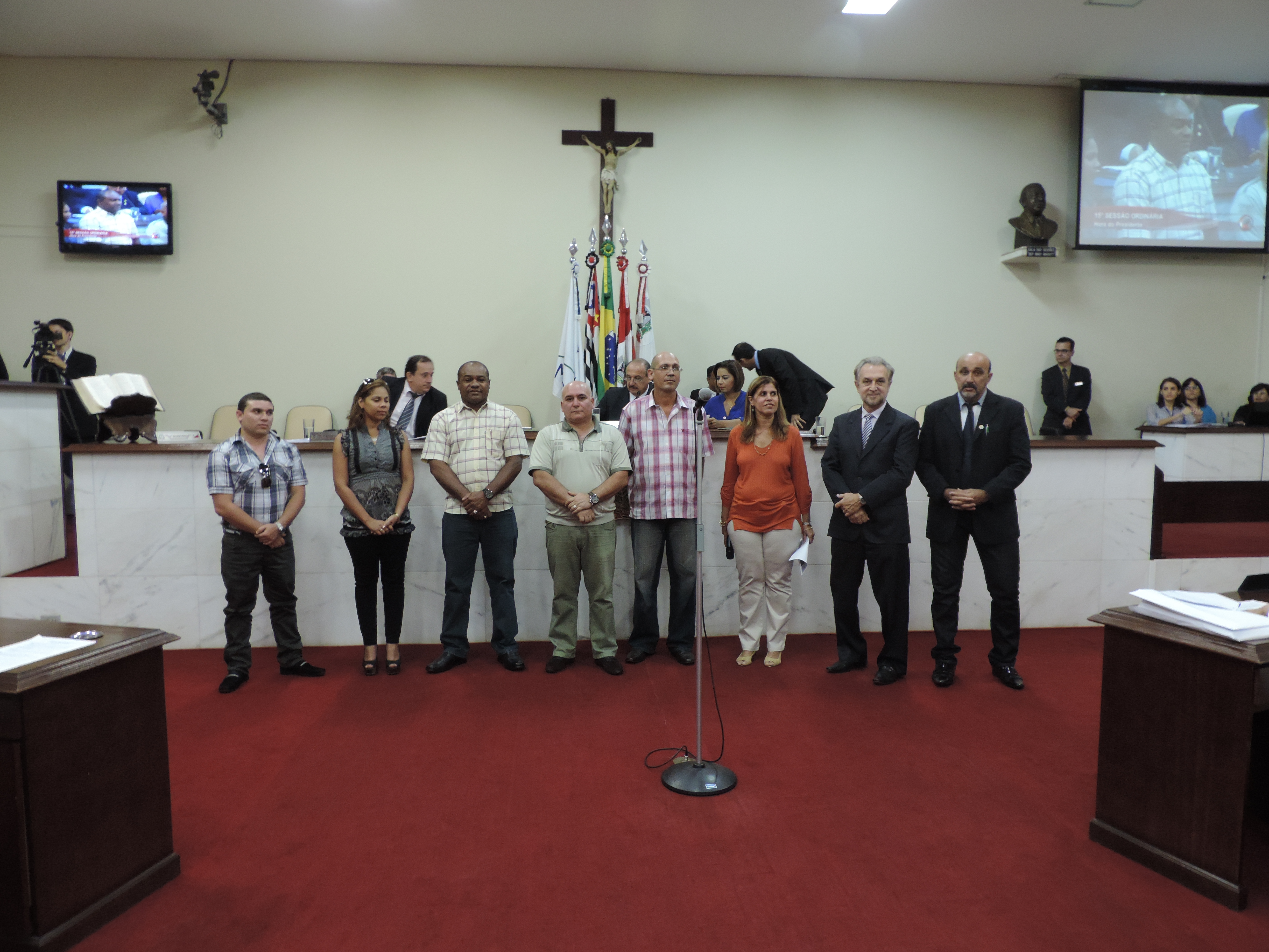 Profissionais do programa Mais Médicos foram apresentados no plenário