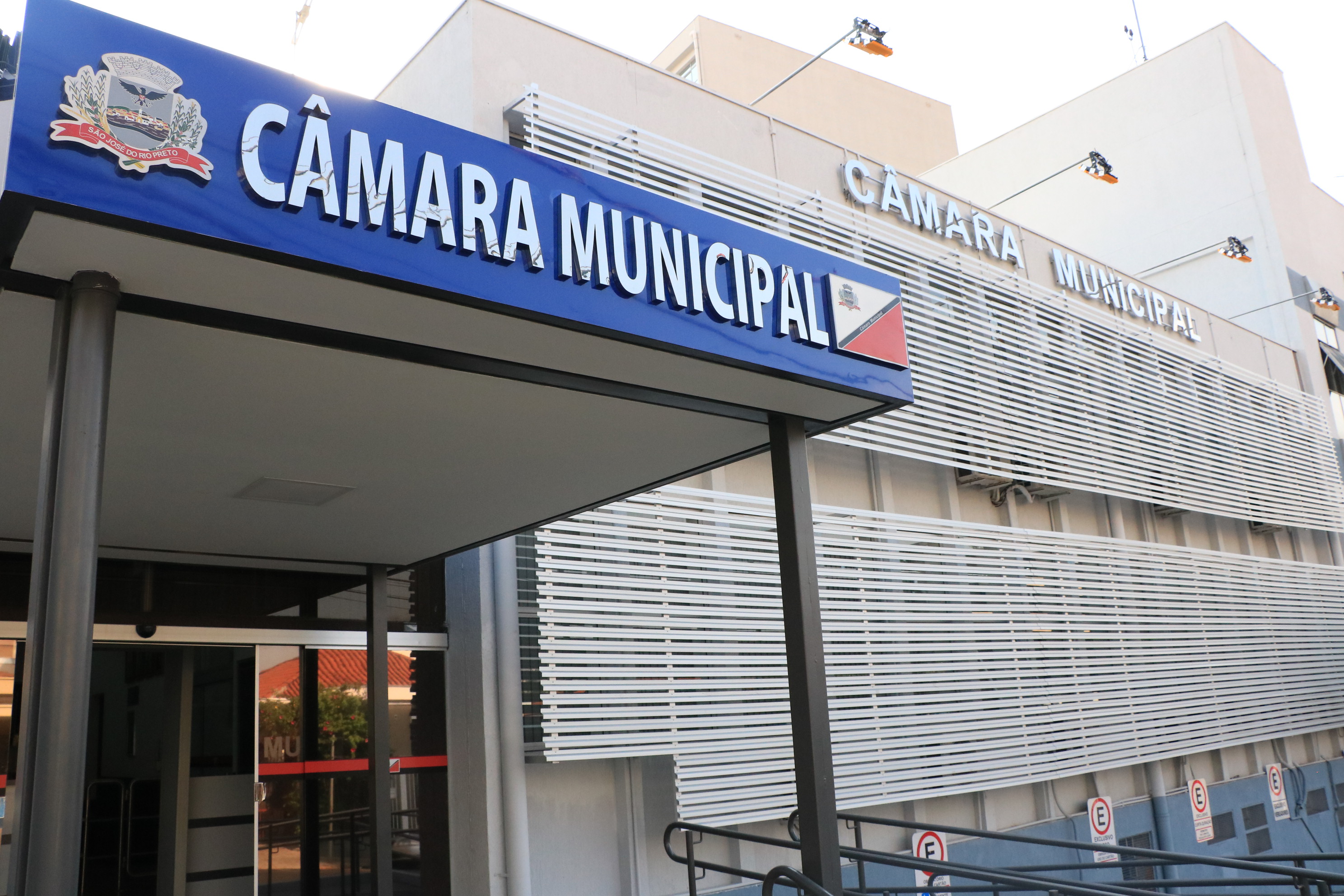 Câmara sem atendimento ao público às segundas e terças
