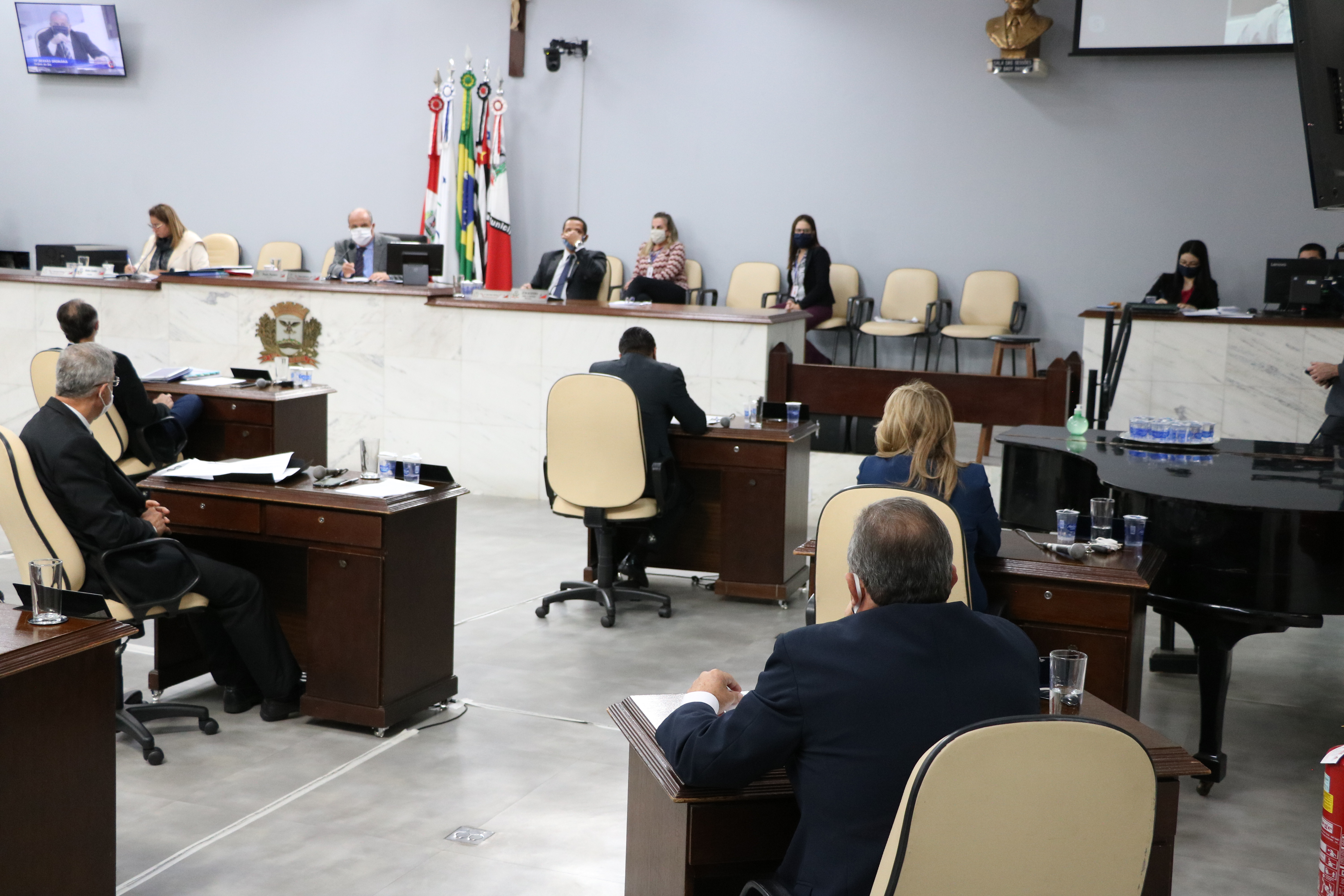 Vereadores votam também prorrogação de concursos públicos