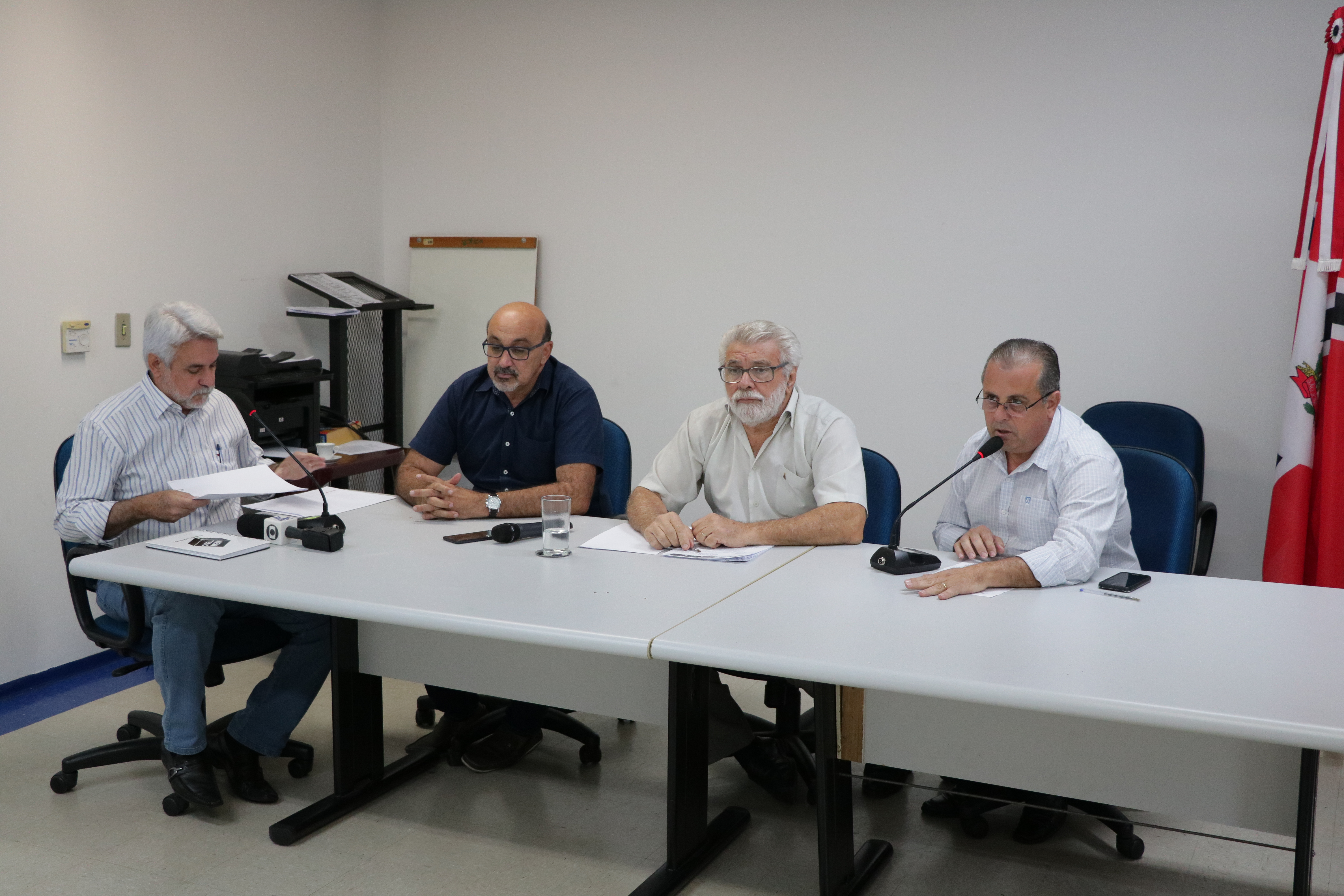 Amaury Hernandes participa de reunião com vereadores e munícipes