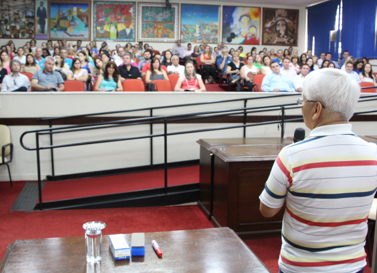 Duzentas pessoas acompanharam a palestra de Takashi Yamauchi