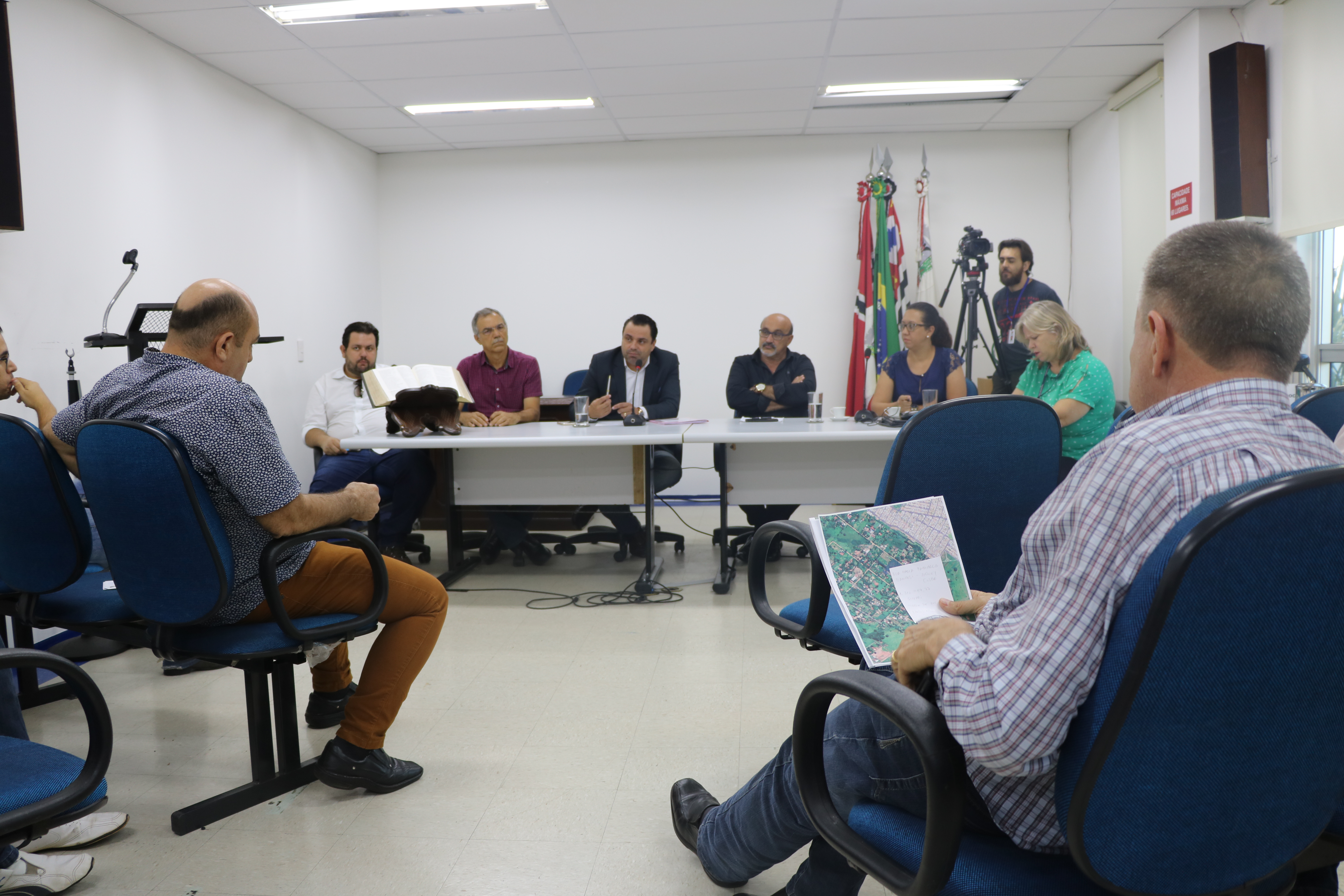 Audiência contou com participação de moradores e empresários