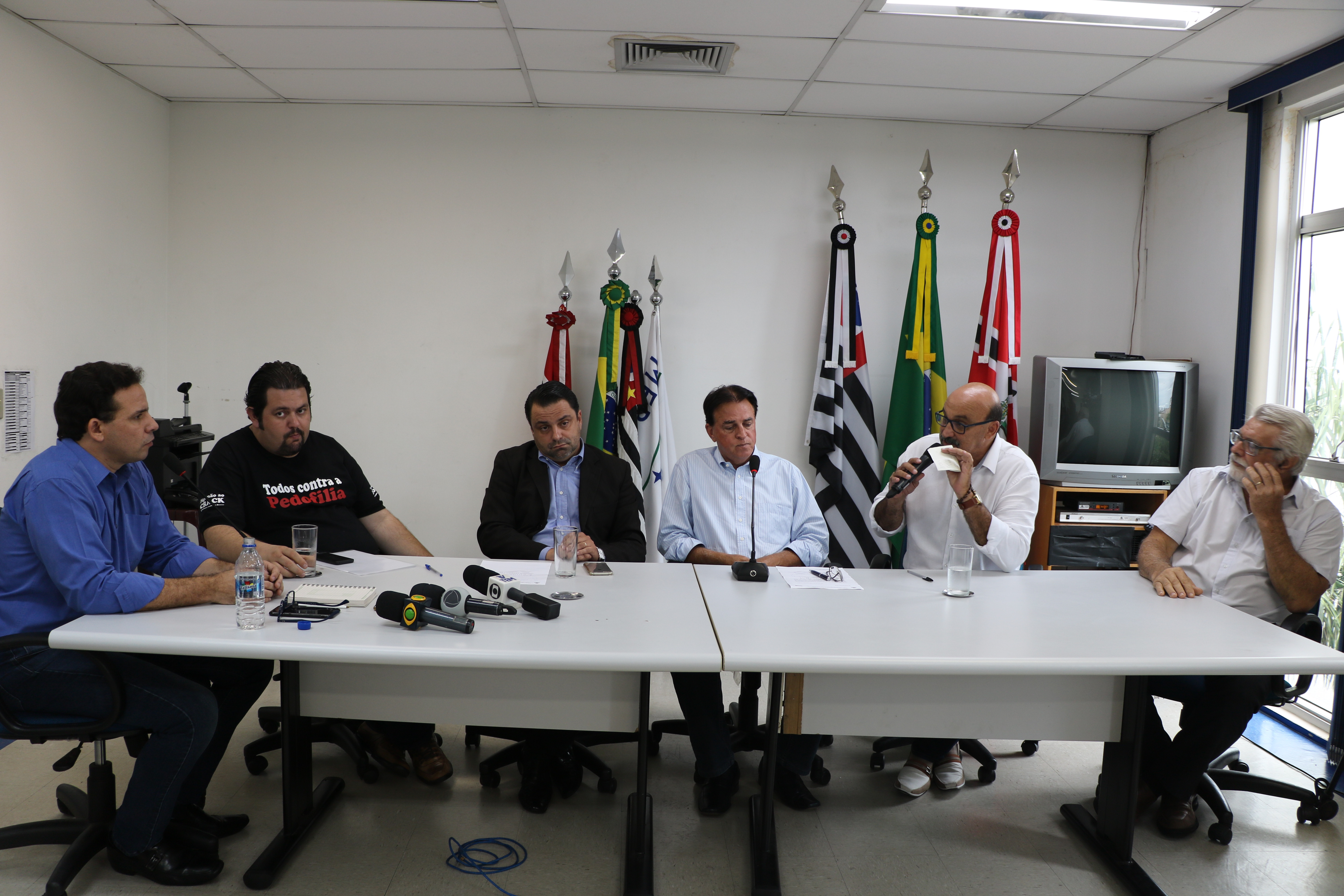Vereadores fazem perguntas ao secretário de Desenvolvimento Econômico, Liszt Abdala Martingo