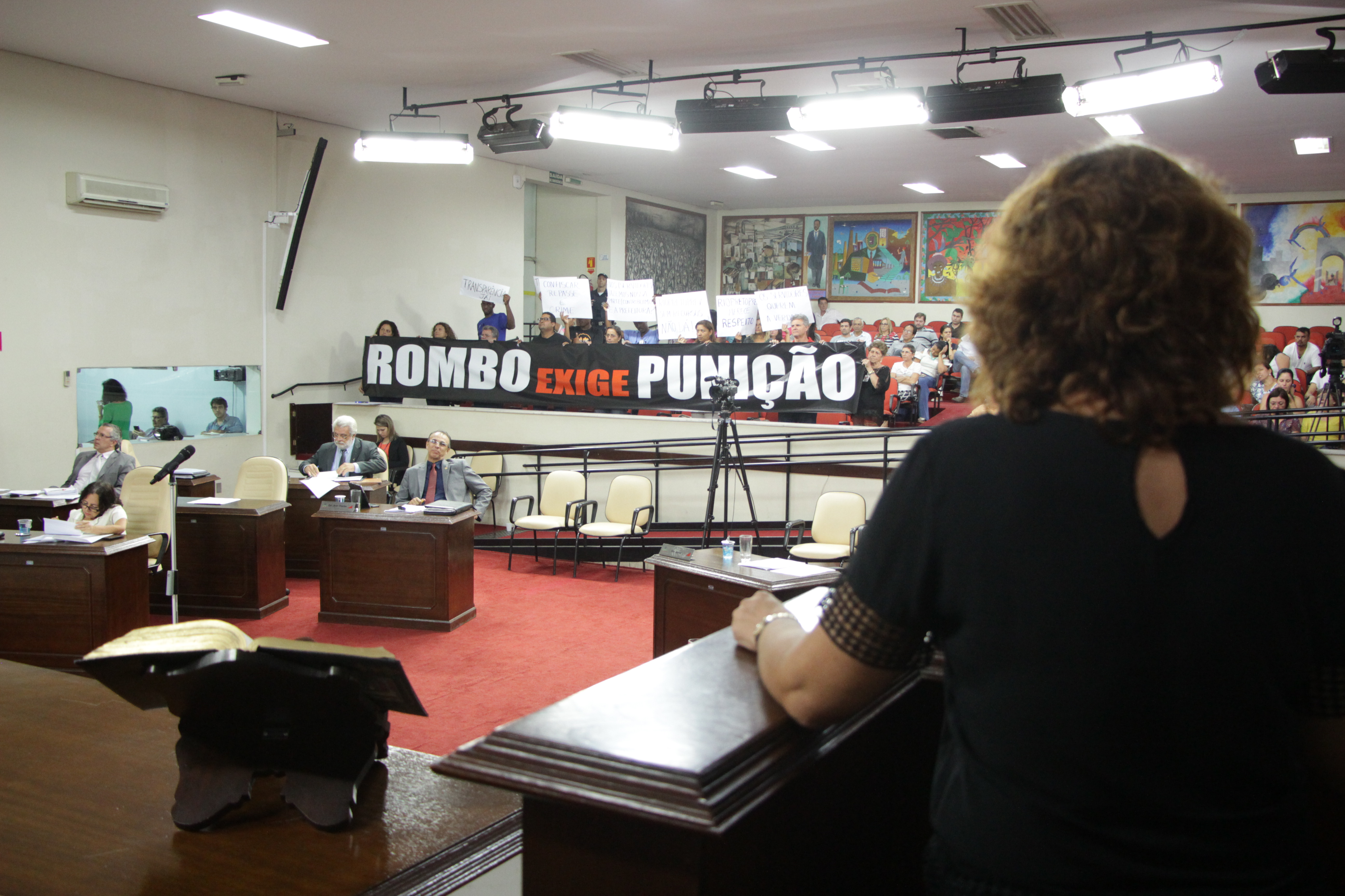 Servidores acompanharam leitura do relatório final da CEI da Riopretoprev