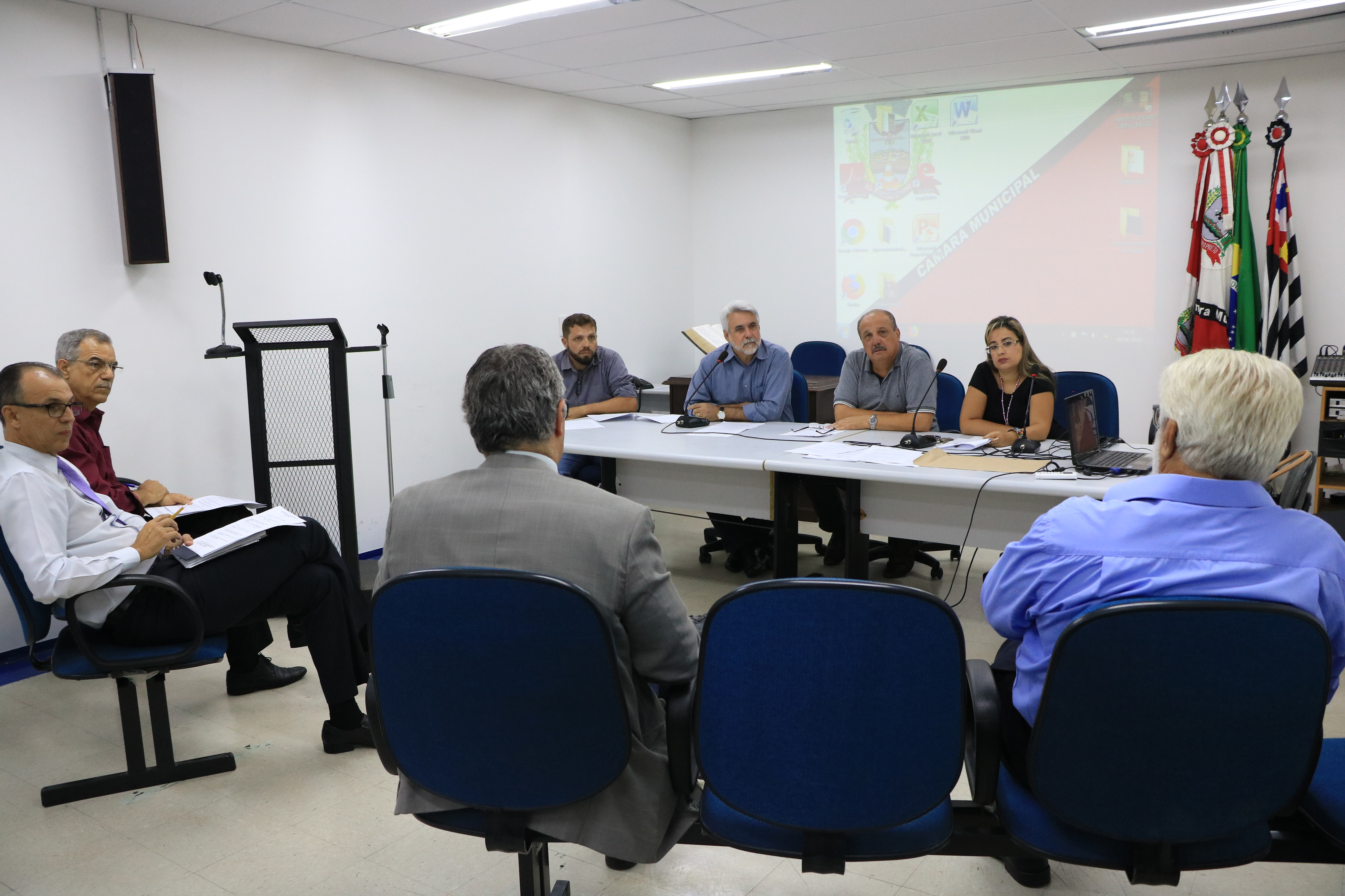 Secretário e assessores se reuniram com vereadores para debater pontos do projeto