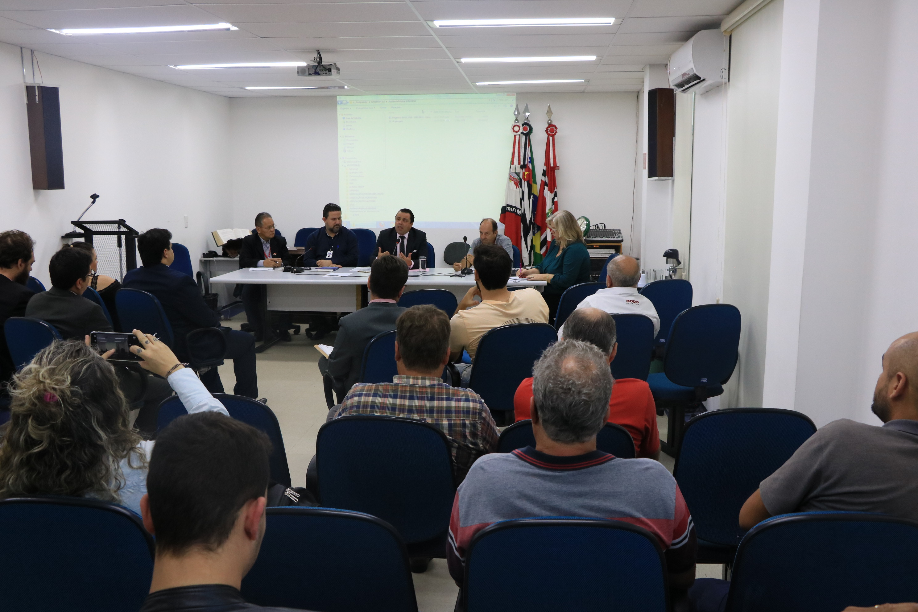 Audiência foi realizada no auditório da Câmara