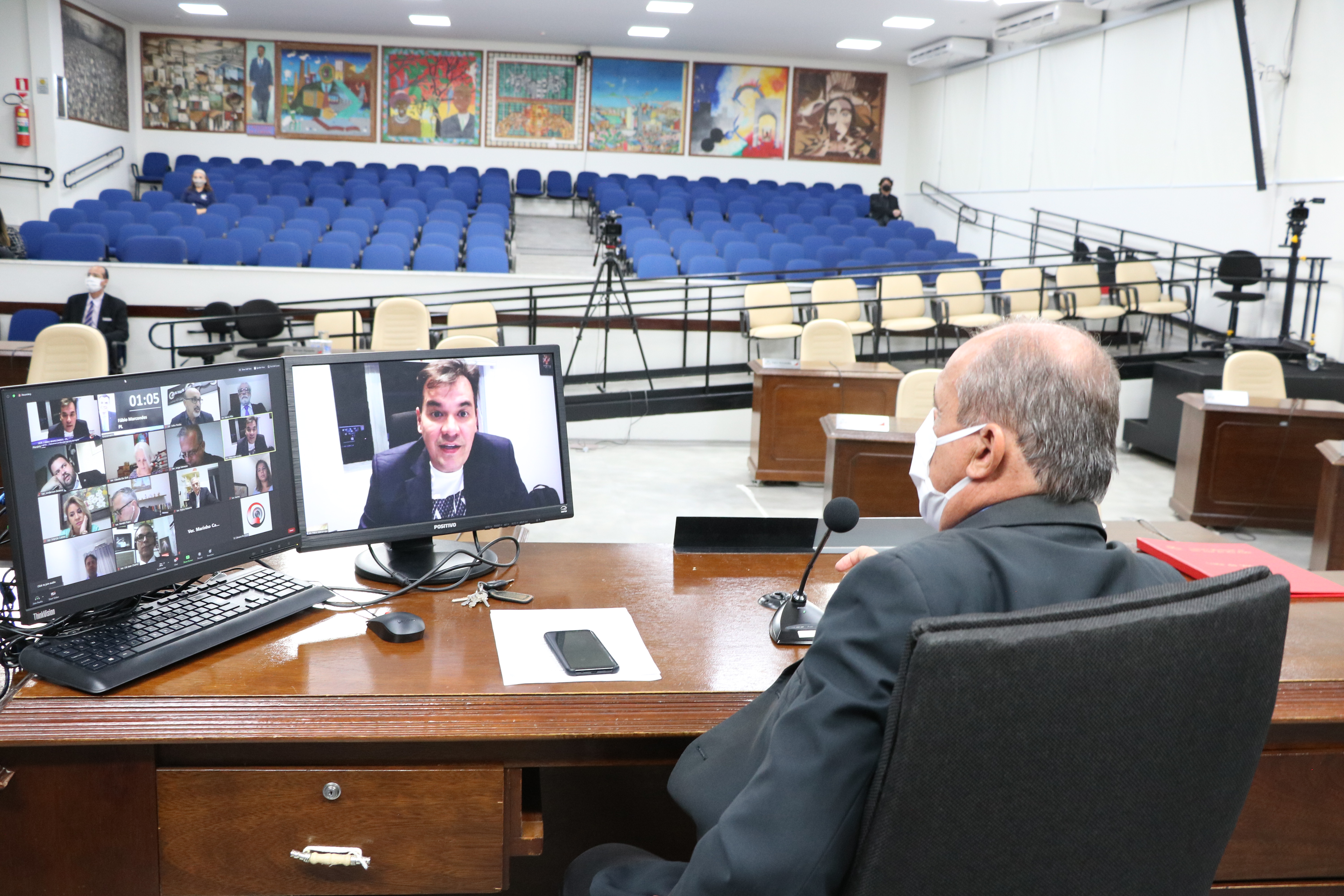 Presidente Paulo Pauléra em sessão virtual