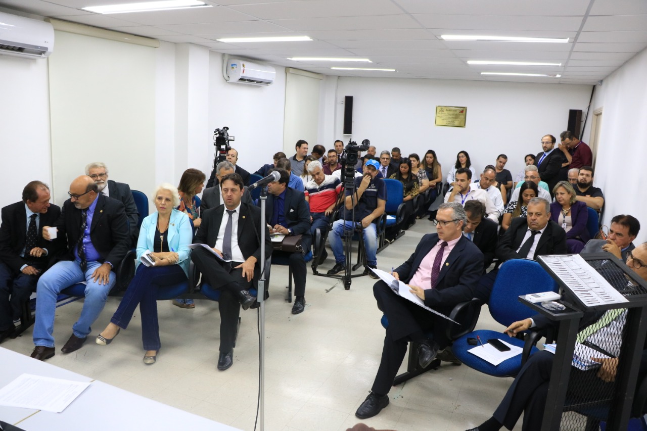 Vereadores votarão dois vetos na sessão de terça-feira