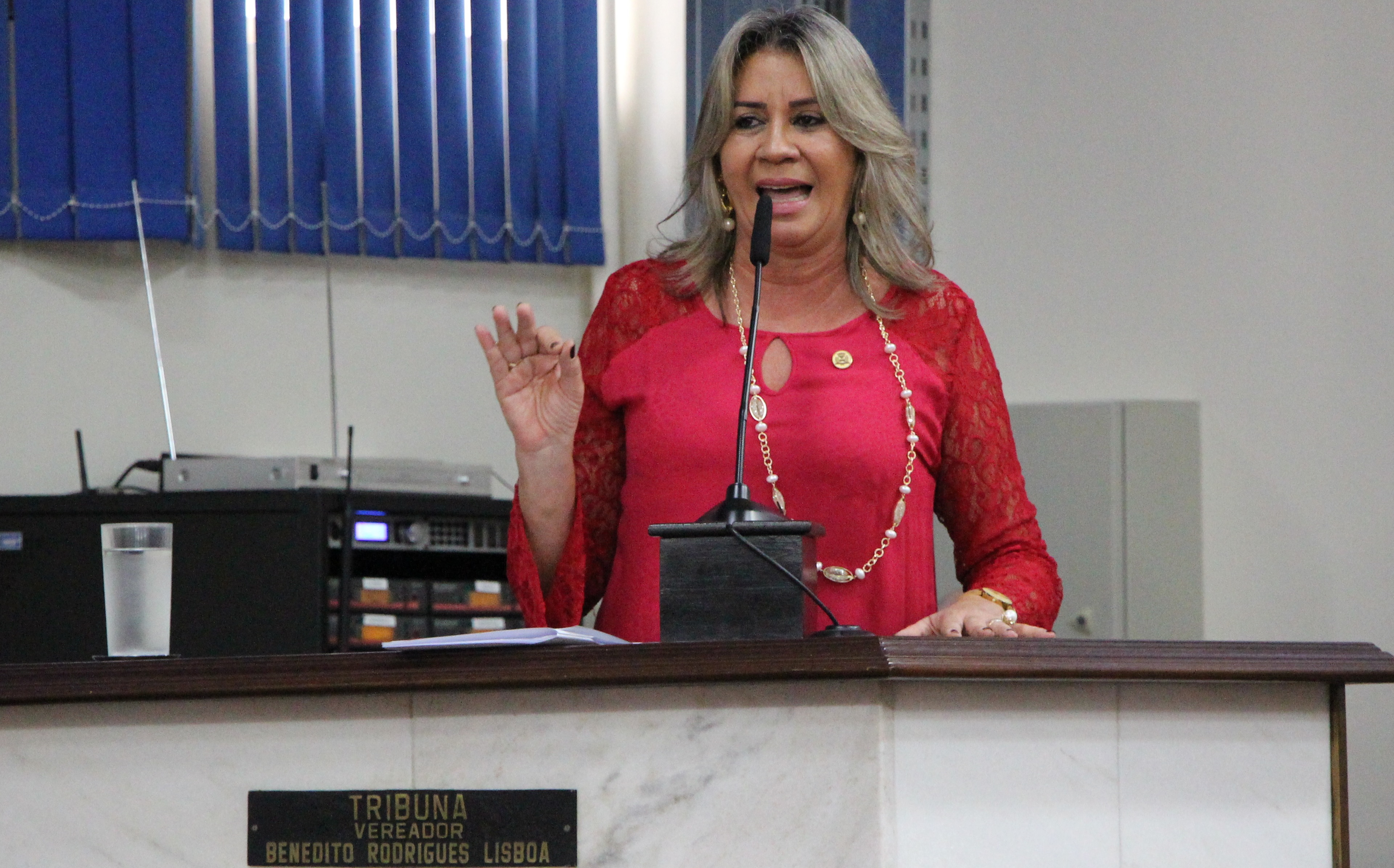 Márcia sugere que lei da parada de ônibus seja estendida a travestis