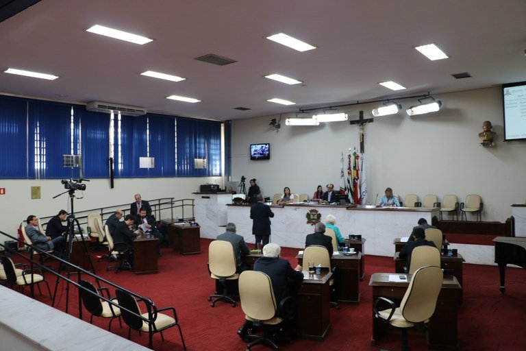 Proposta que determina regras para instalação de radares na cidade também será analisada
