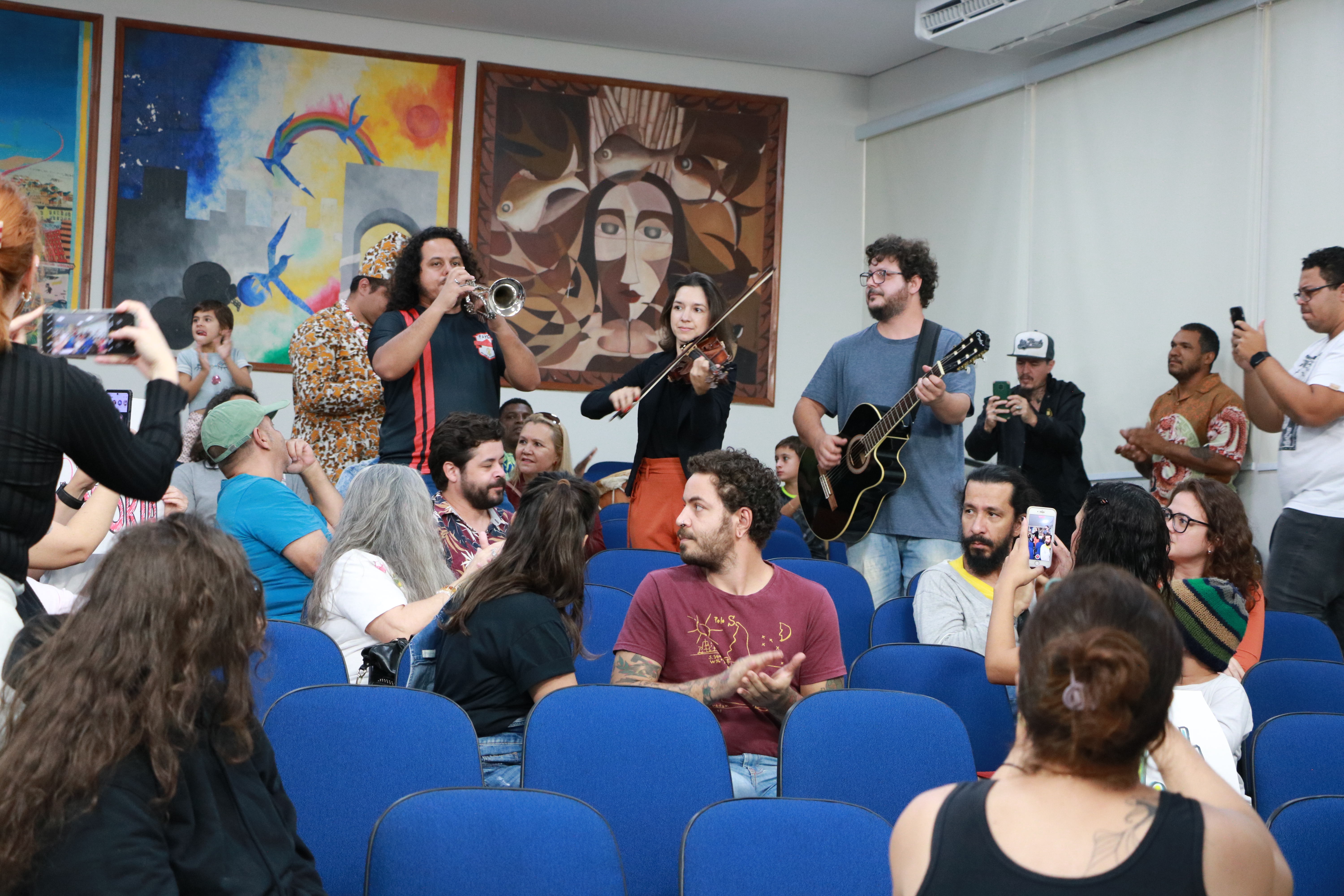 Artistas e produtores comemoraram a inclusão de emenda que amplia orçamento da Cultura