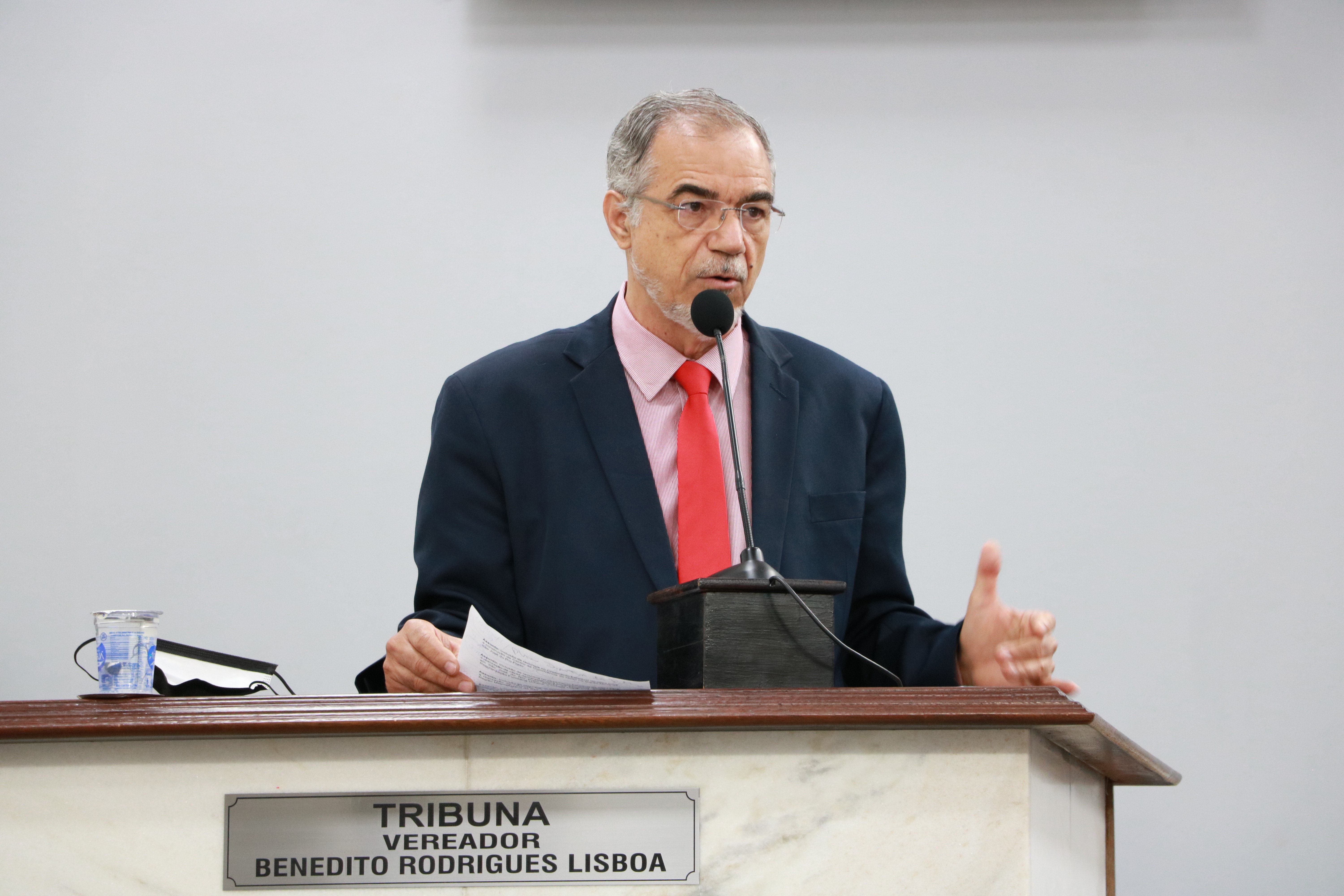 Proposta de Pedro adequa número de estagiários por gabinete