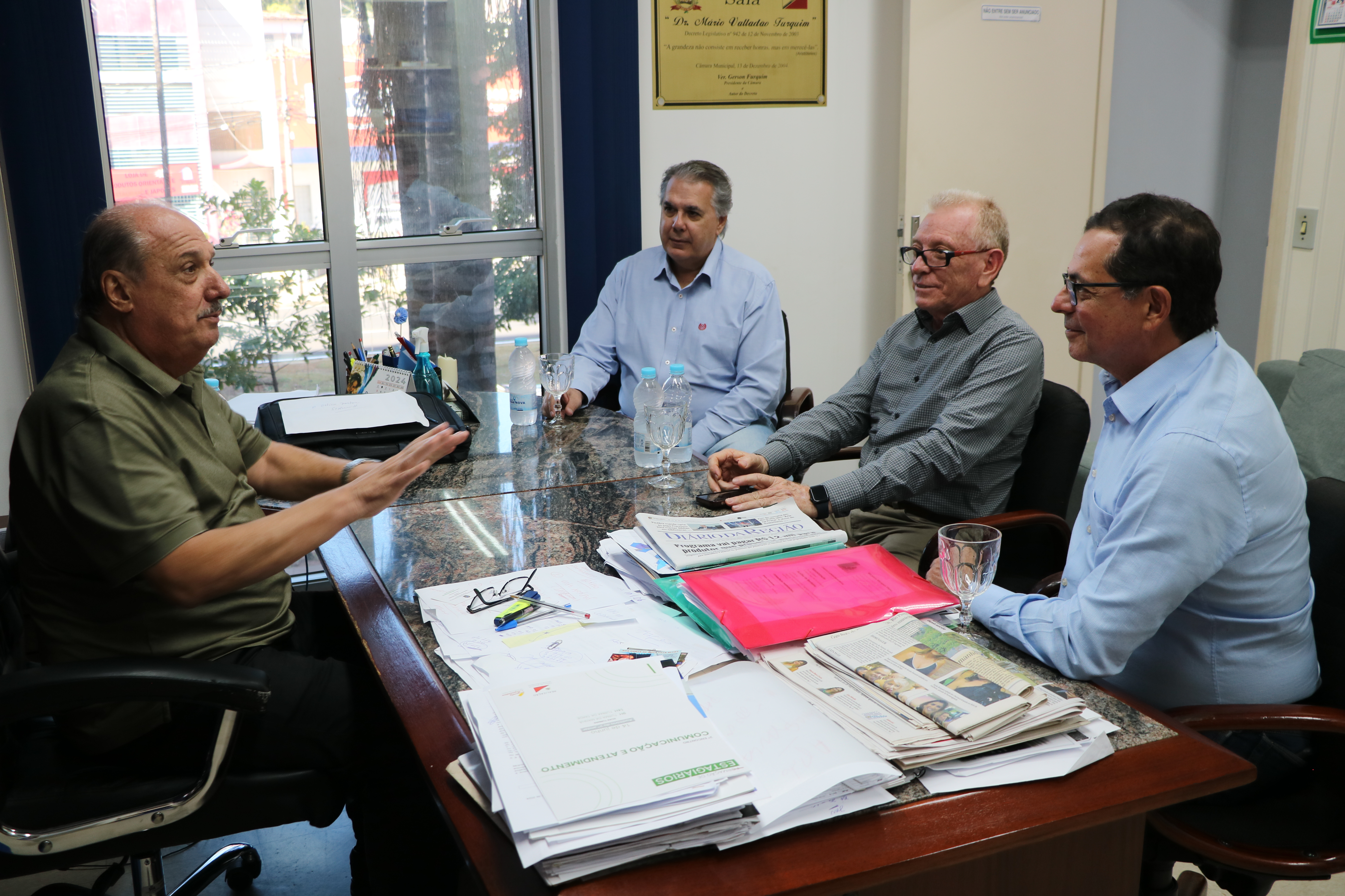 Membros do CRMV-SP durante visita à Câmara