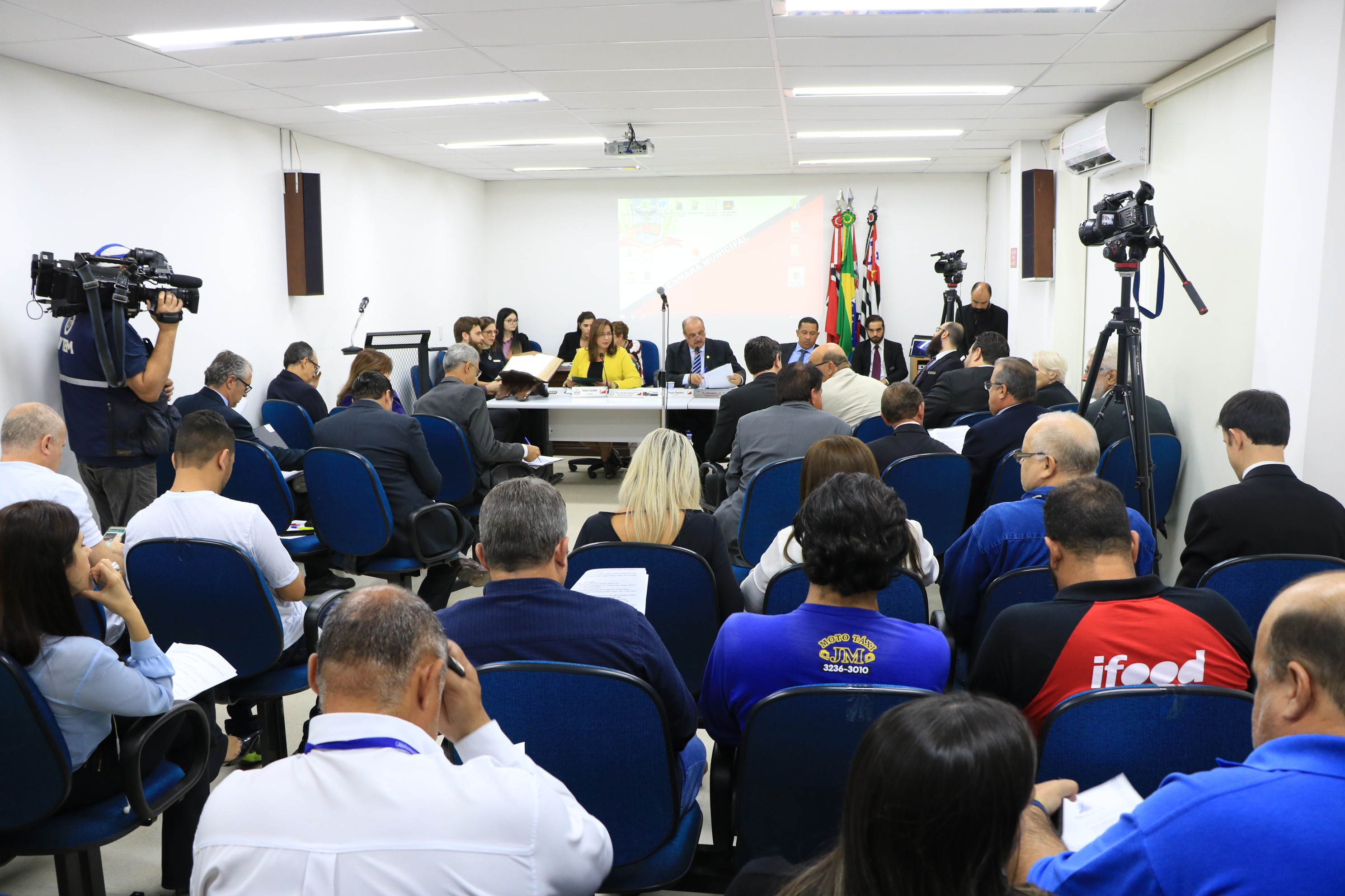 Movimentação durante a 19ª sessão ordinária de 2019