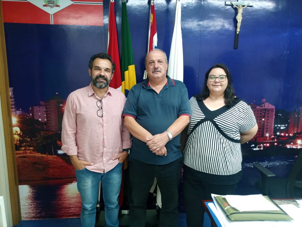 Pauléra com representantes do Instituto Soar: utilidade pública