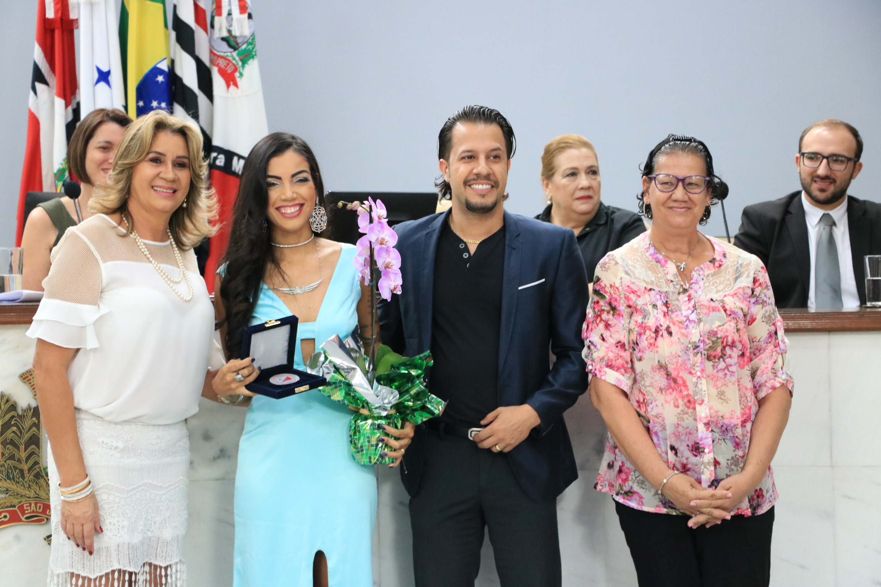 Amanda recebeu a Medalha do Mérito Comunitário