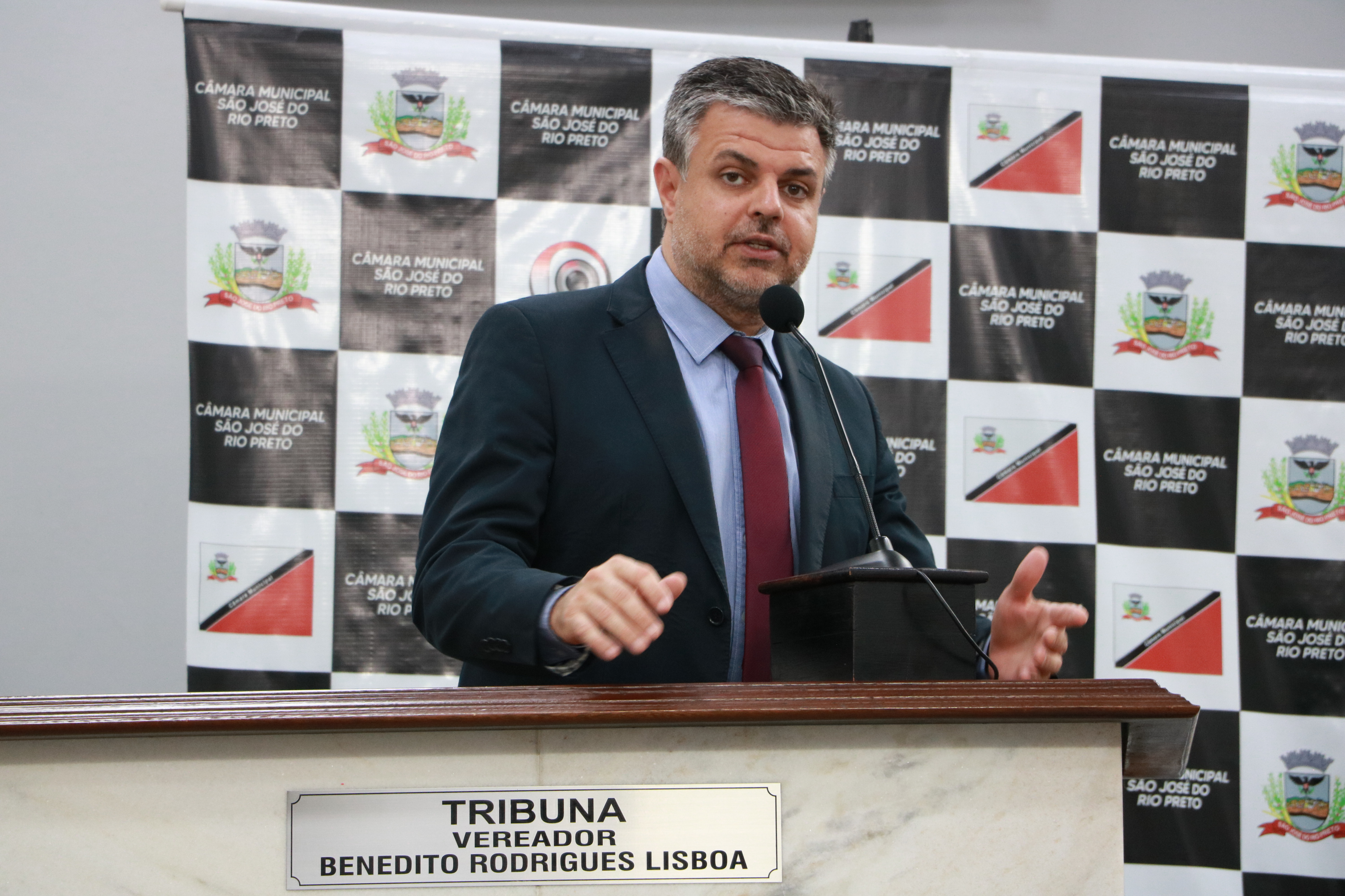 Projeto de Rillo que prevê distribuição de absorventes segue para sanção ou veto do Executivo