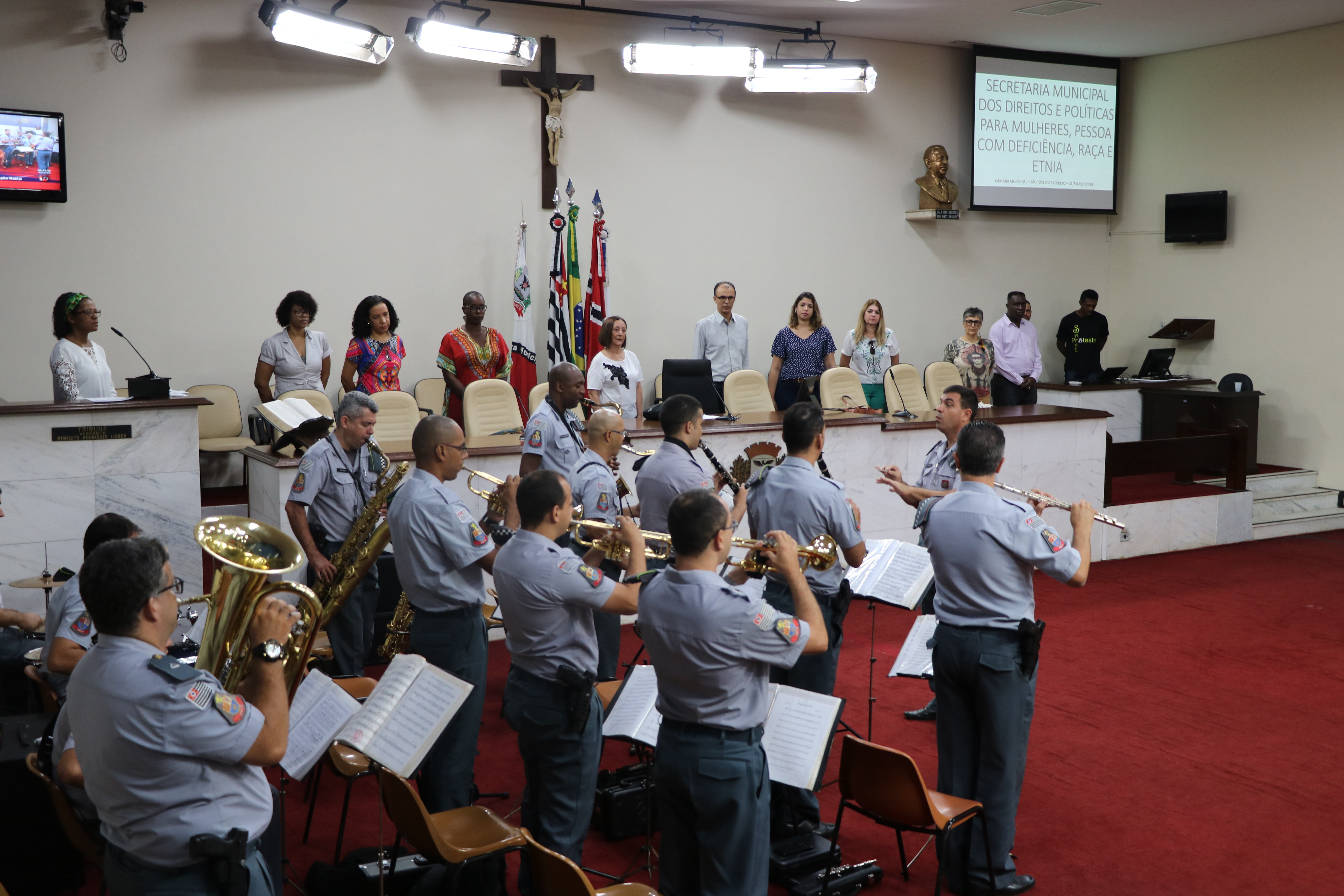 Autoridades municipais e representantes do movimento negro participaram do encontro