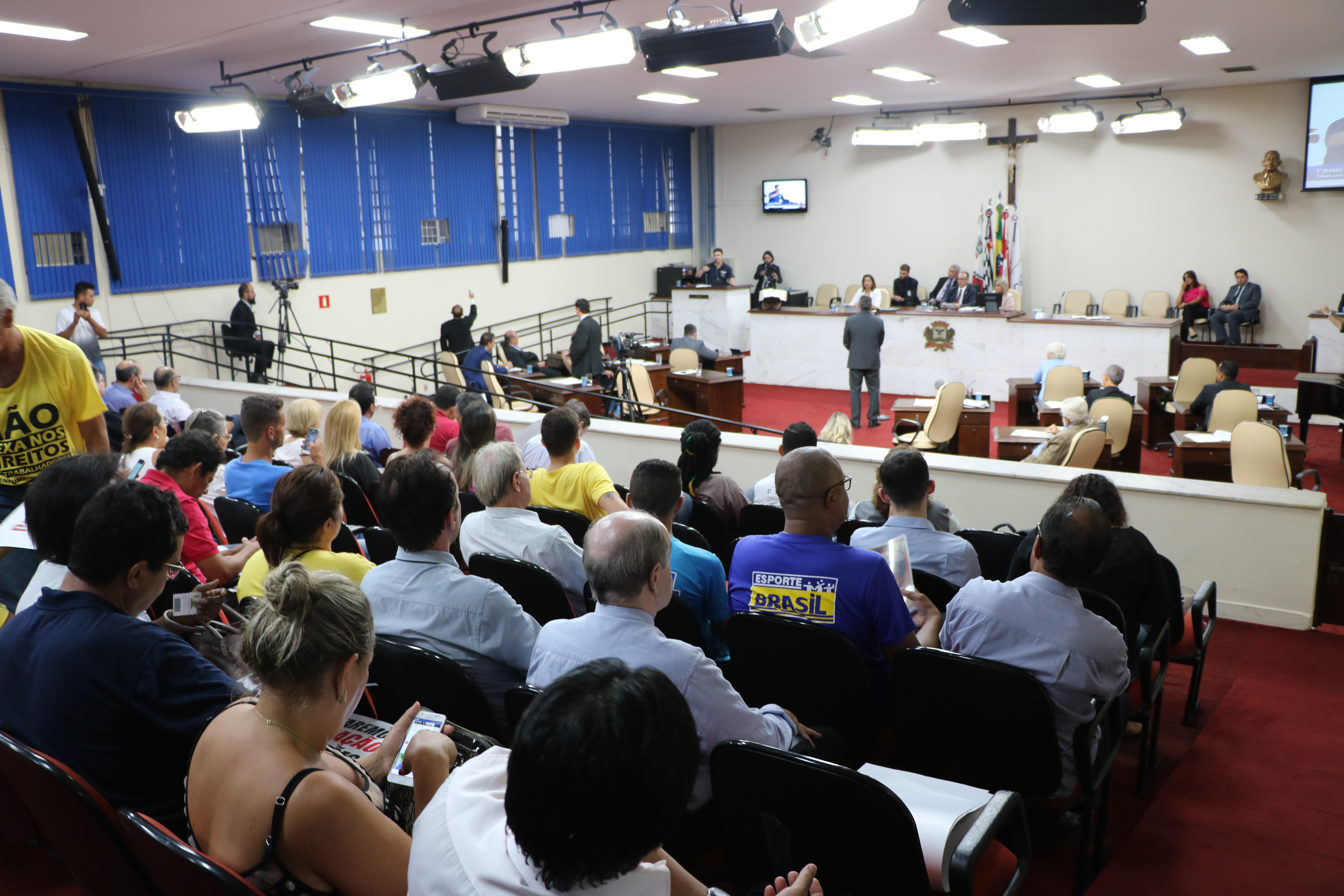 Representantes da Guarda Civil Municipal e dos comerciários de Rio Preto acompanharam a sessão nas galerias