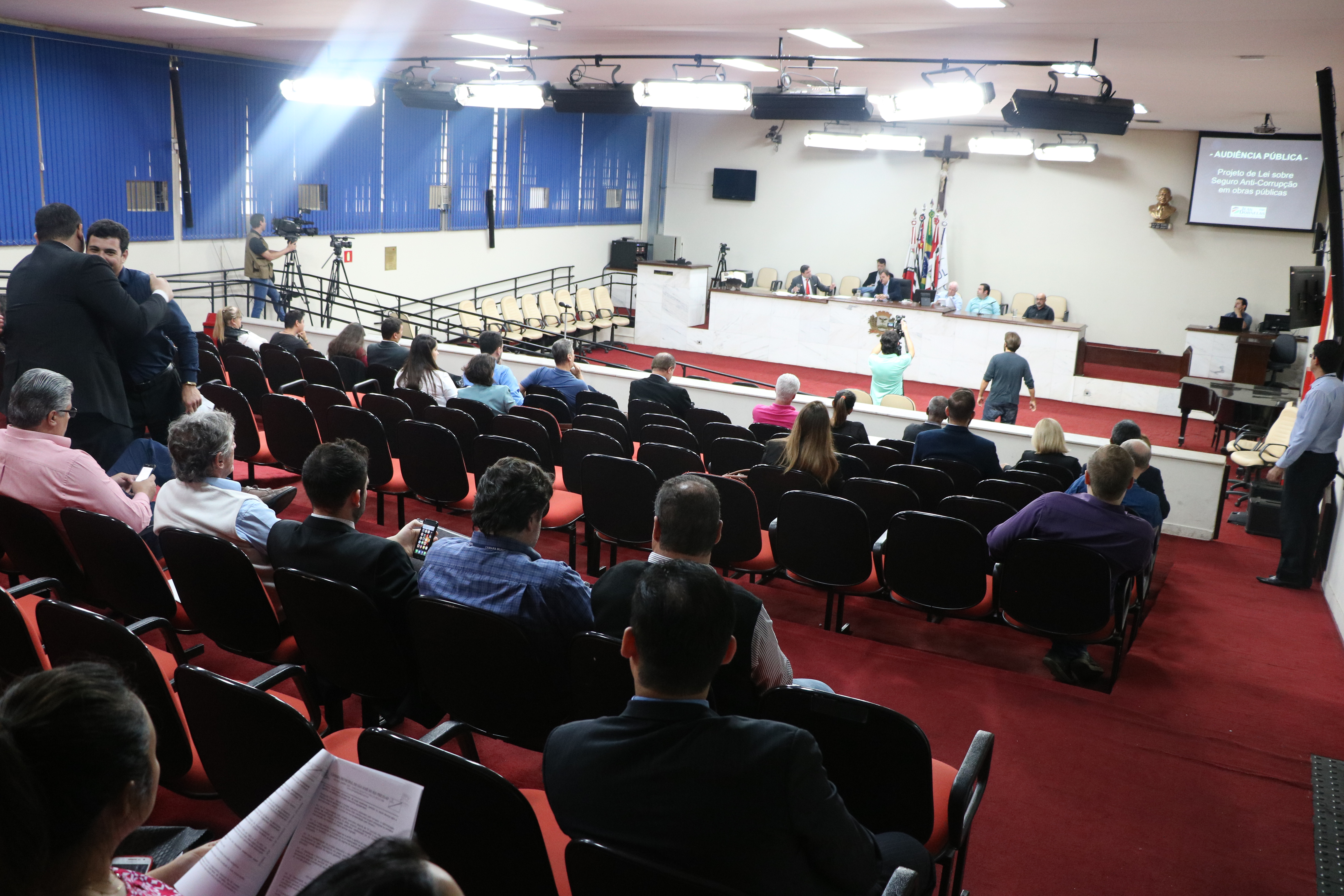 Câmara realiza audiência sobre projeto de seguro contra corrupção em obras públicas