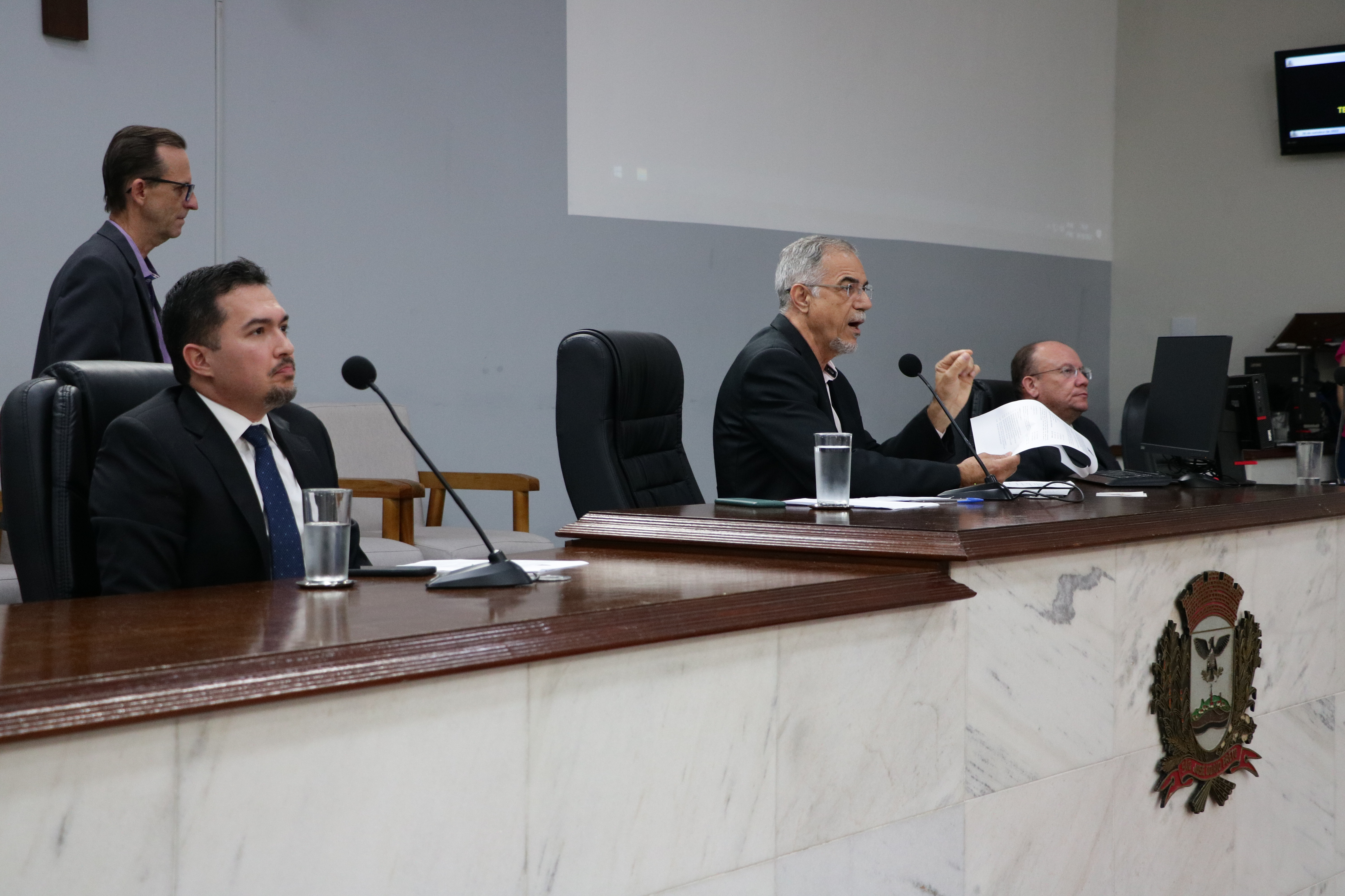 Presidente da Câmara criticou ausência de representantes do governo: "Decepcionante e surreal"
