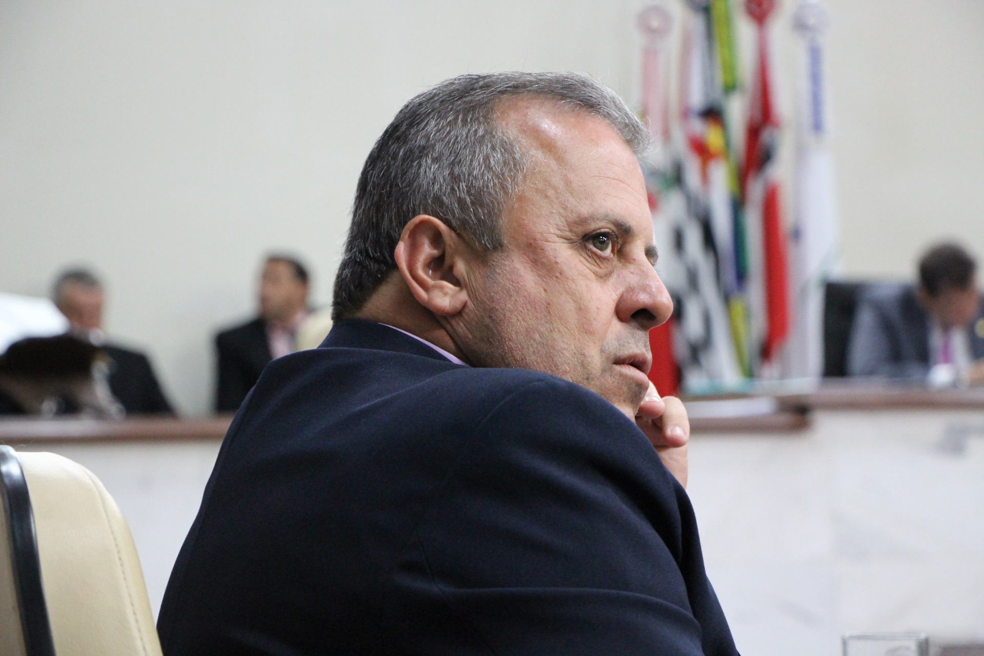Menezes diz ser "evidente" que quem assina CEI é porque quer participar