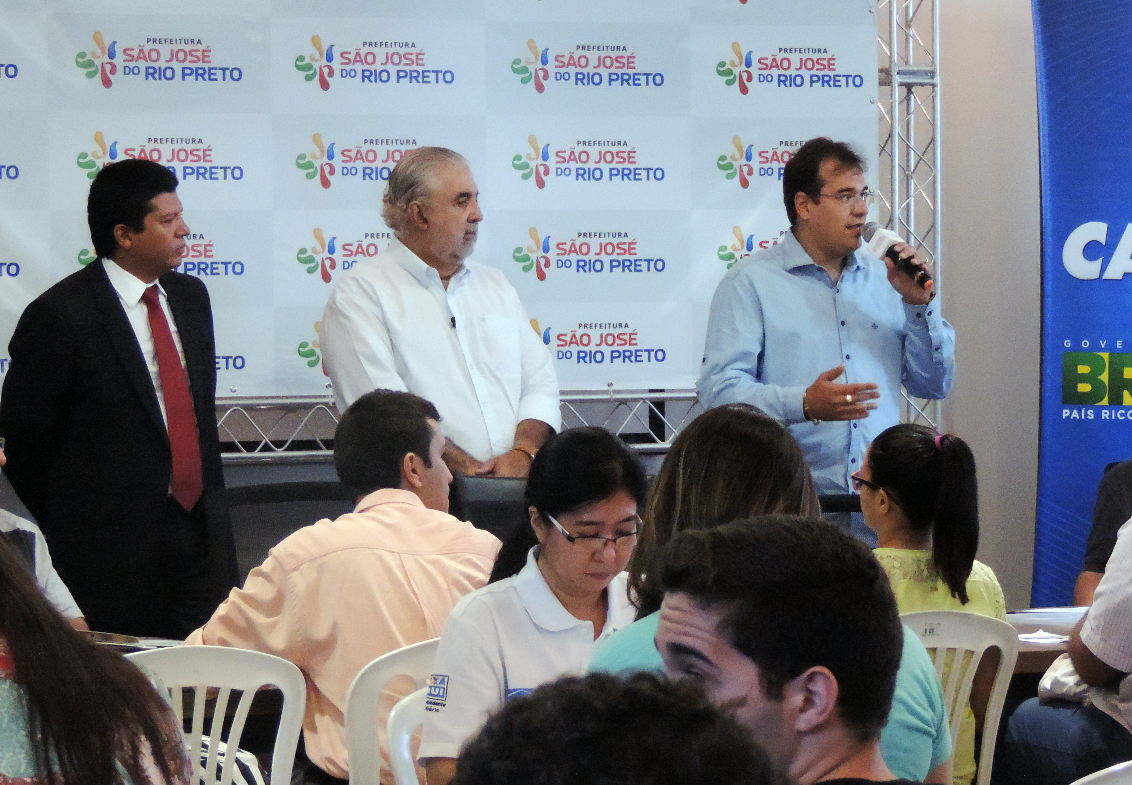 Evento reuniu beneficiados, Caixa, Executivo e Legislativo