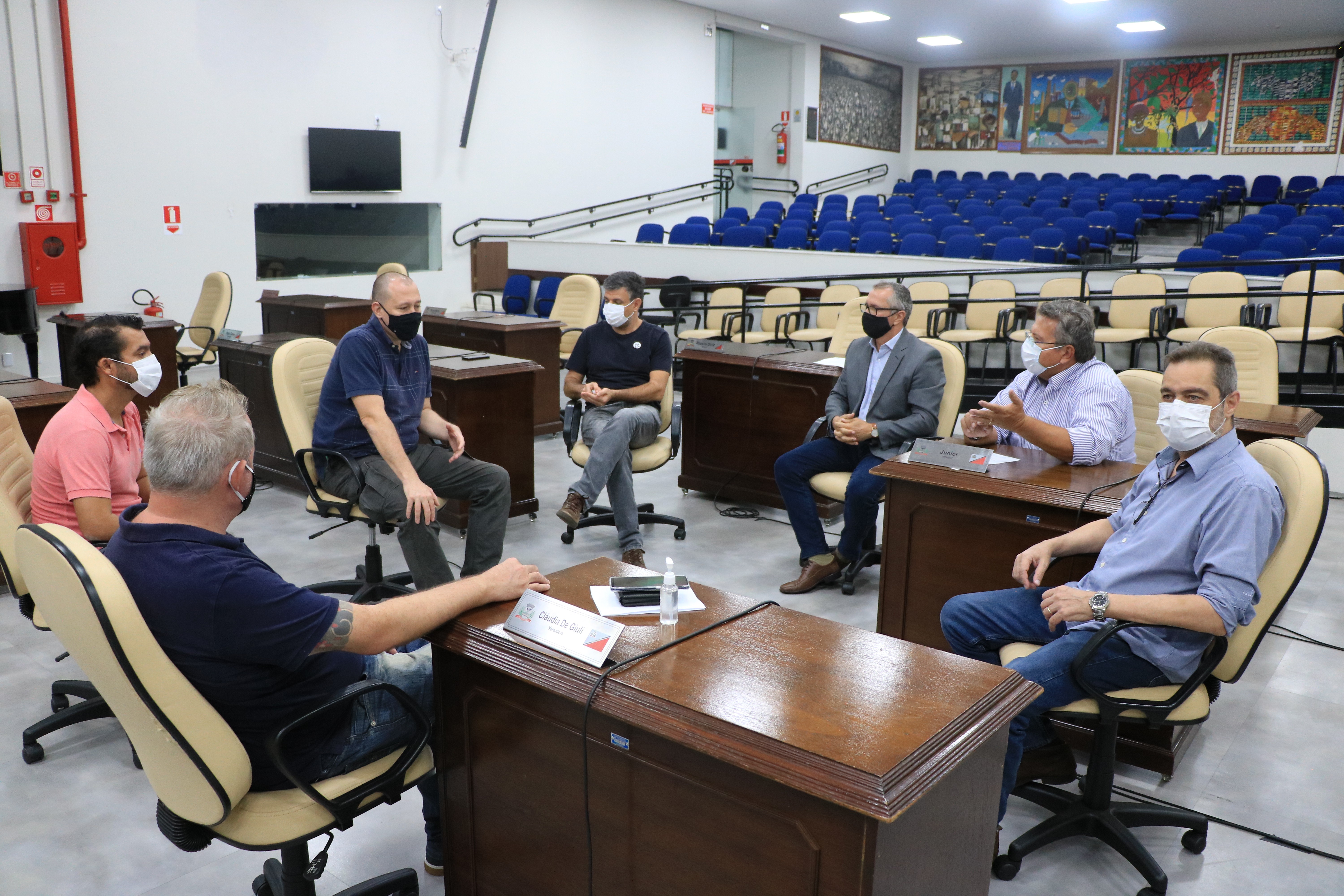 Vereadores, deputado e empresários de bares: dificuldades