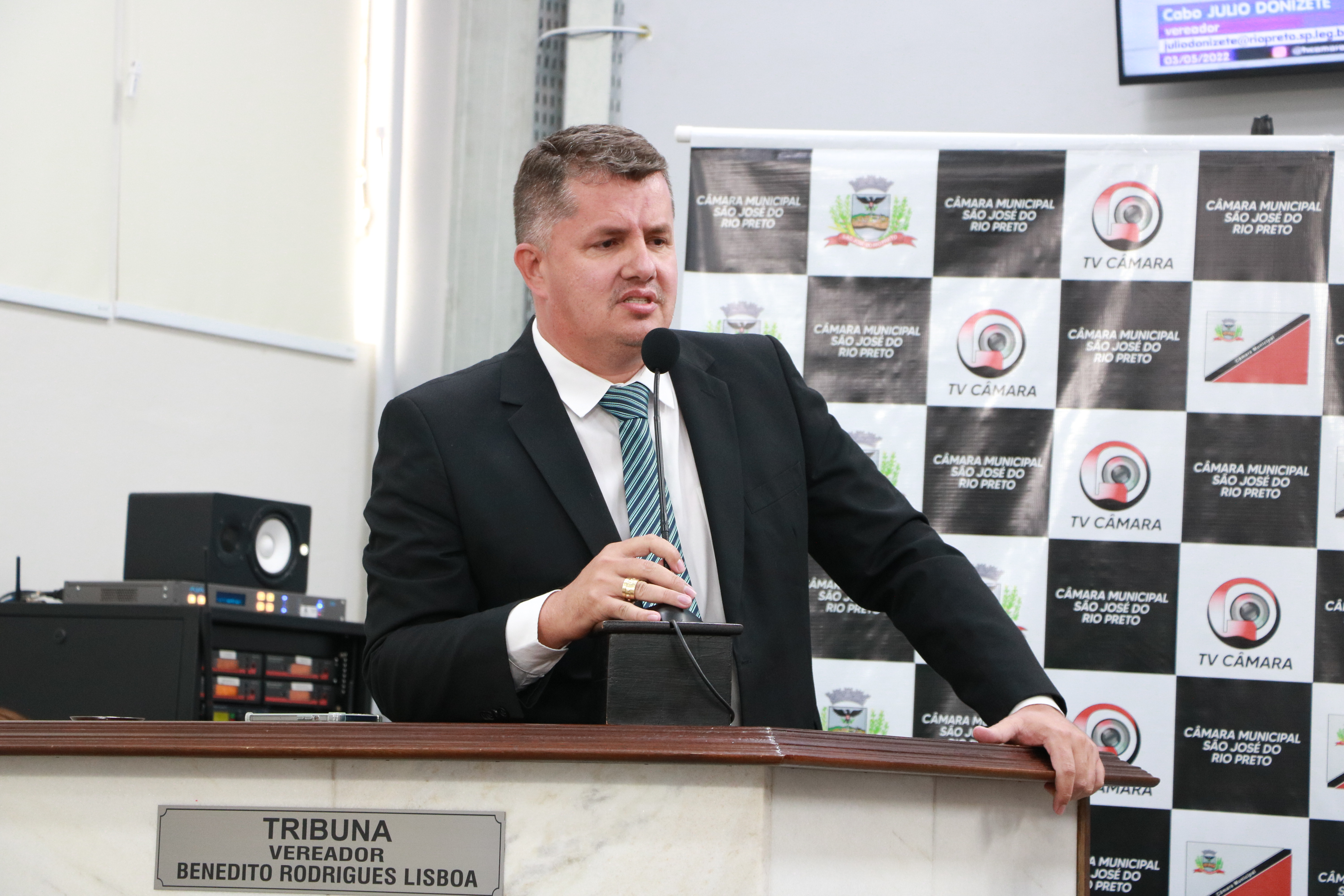 Projeto de Júlio Donizeti proíbe vasos e recipientes com água nos cemitérios para evitar dengue