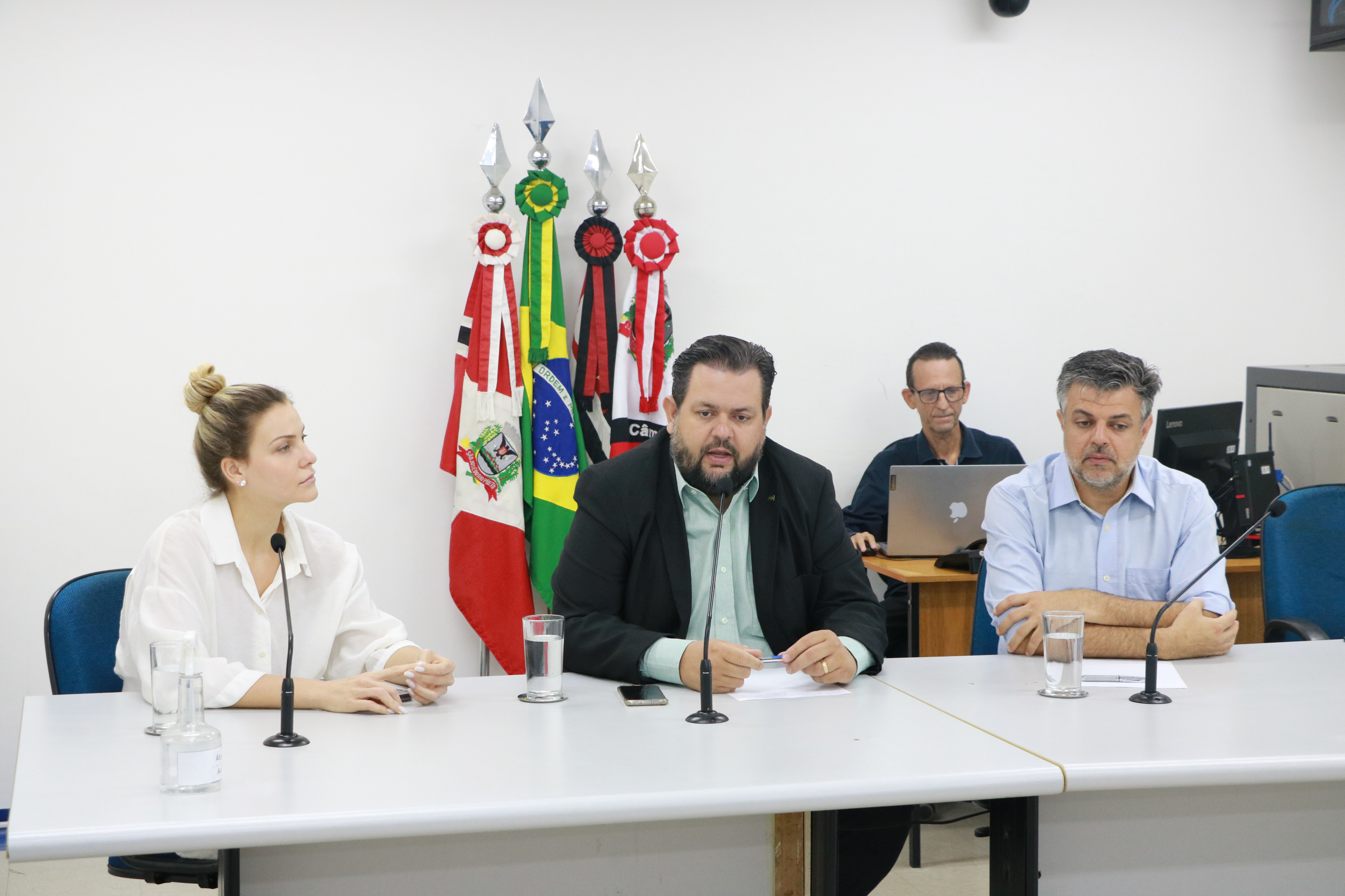 Comissão de Defesa da Cidadania recebe denúncia de médicos das UPAs