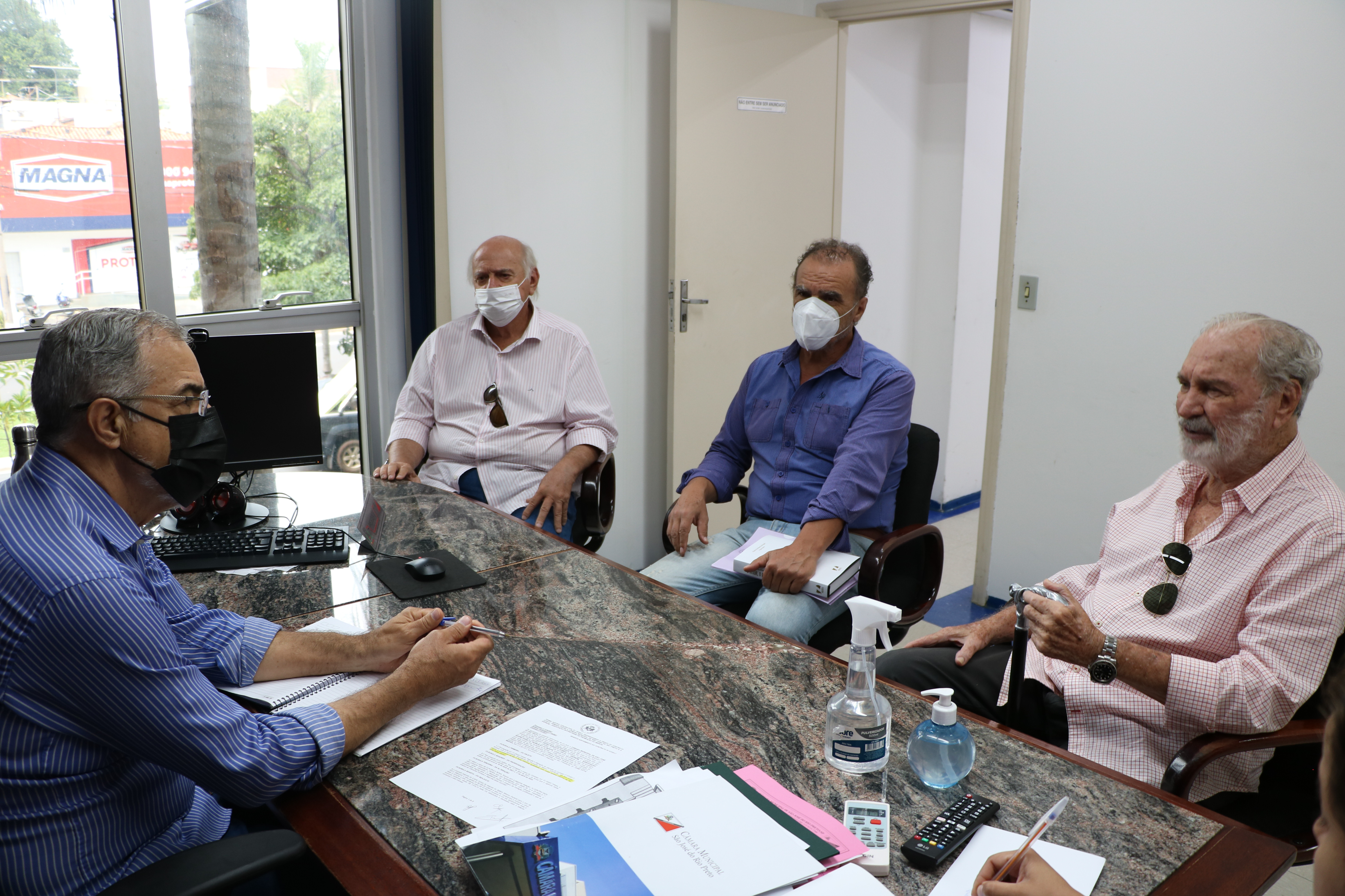 Waldemar Brentan, Edmilson Zanetti e Paulo Humberto Borges fizeram visita ao gabinete de Pedro Roberto